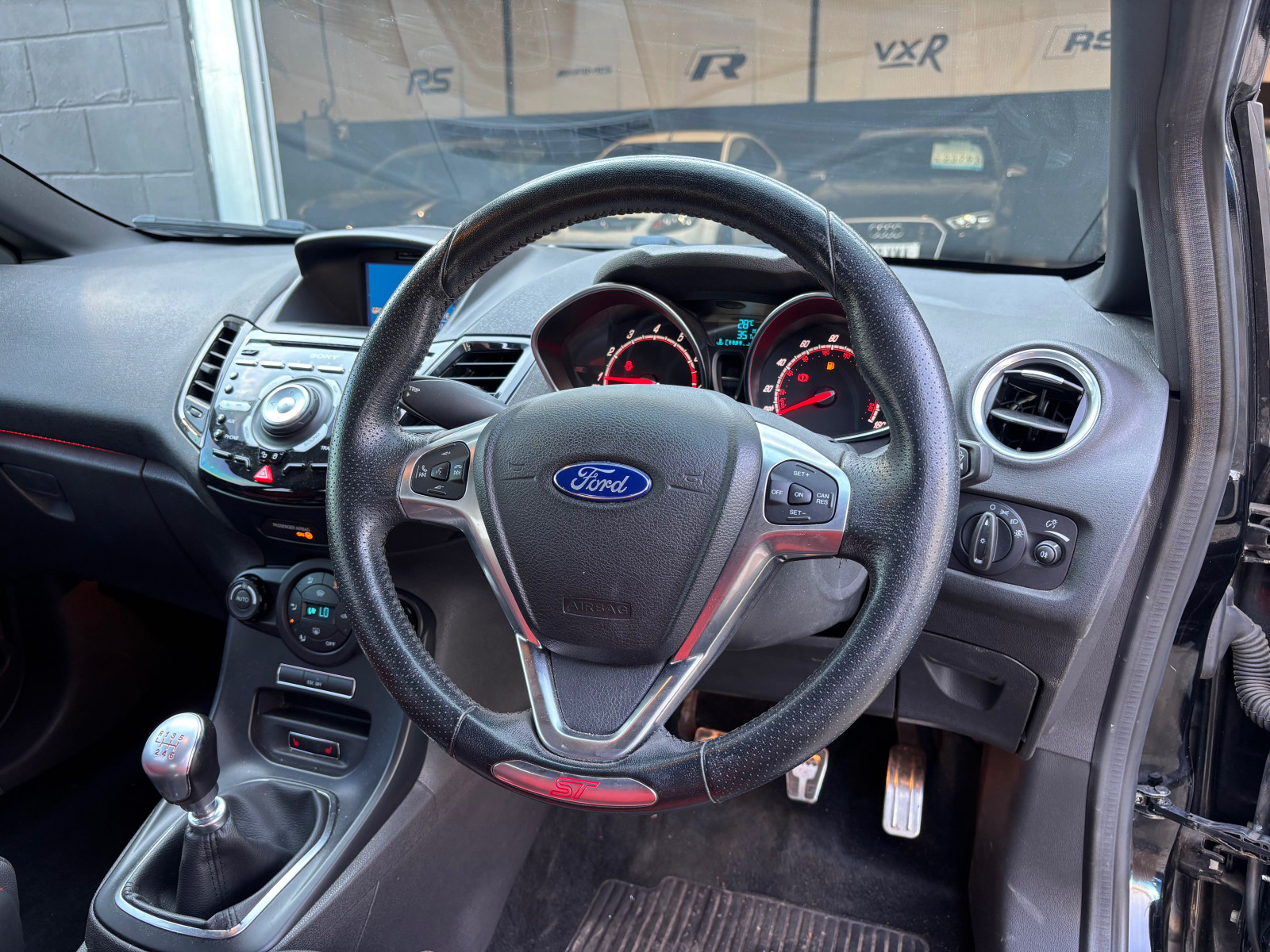 
                                                Voiture
                                                 Ford Fiesta ST-3