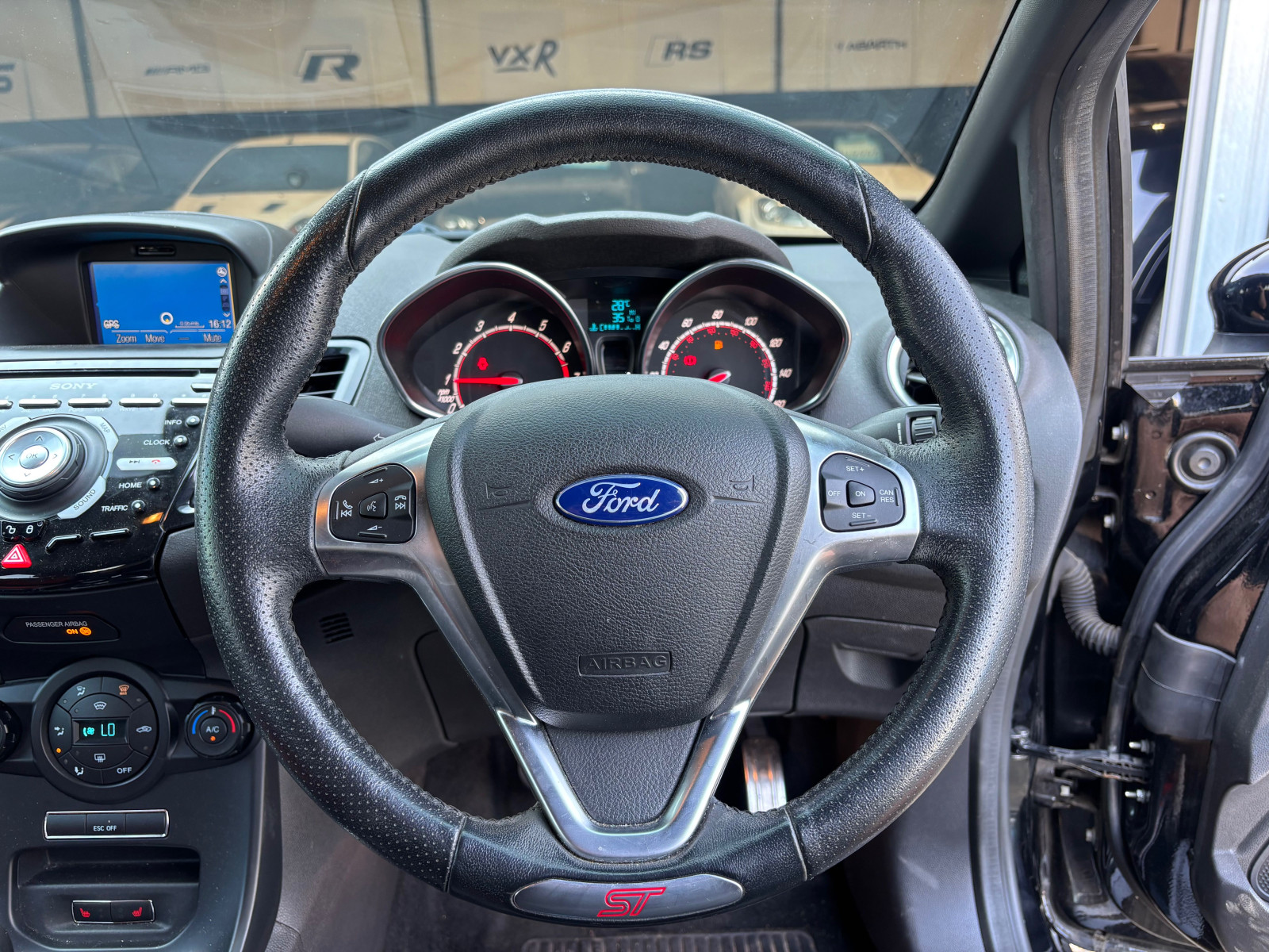 
                                                Voiture
                                                 Ford Fiesta ST-3