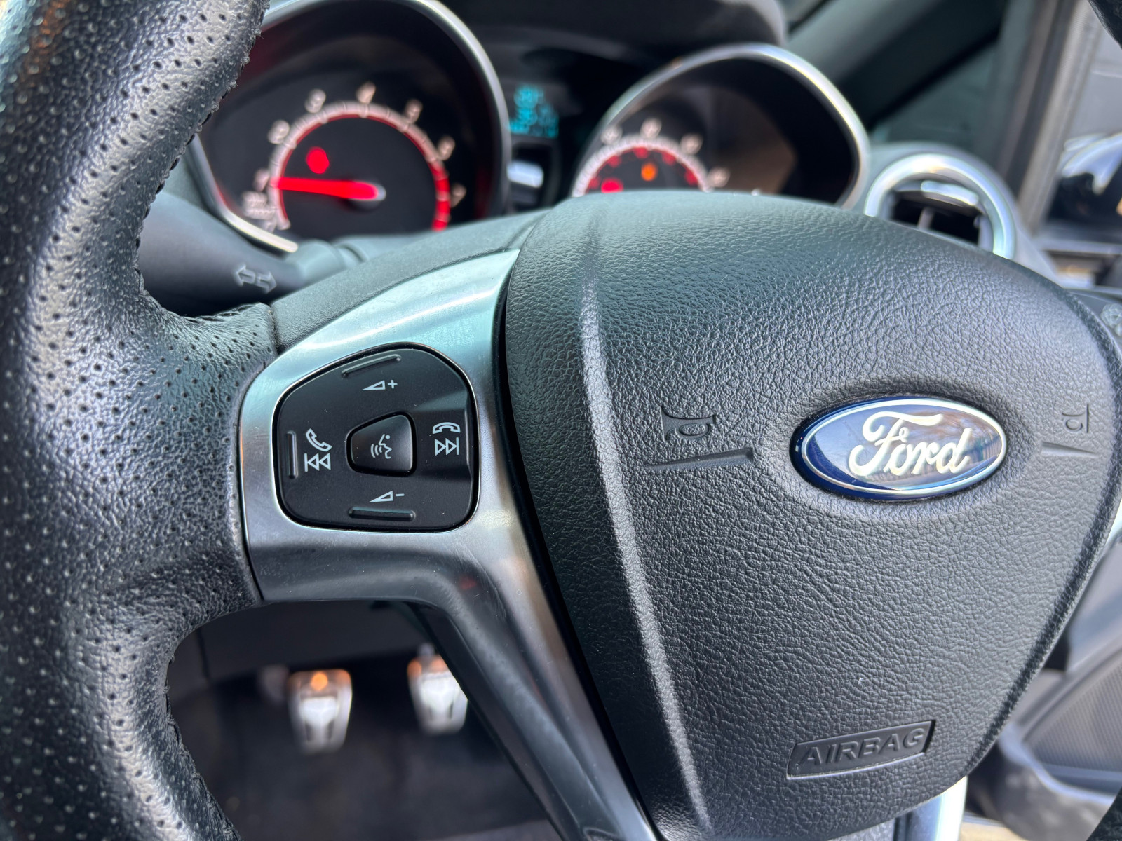 
                                                Voiture
                                                 Ford Fiesta ST-3