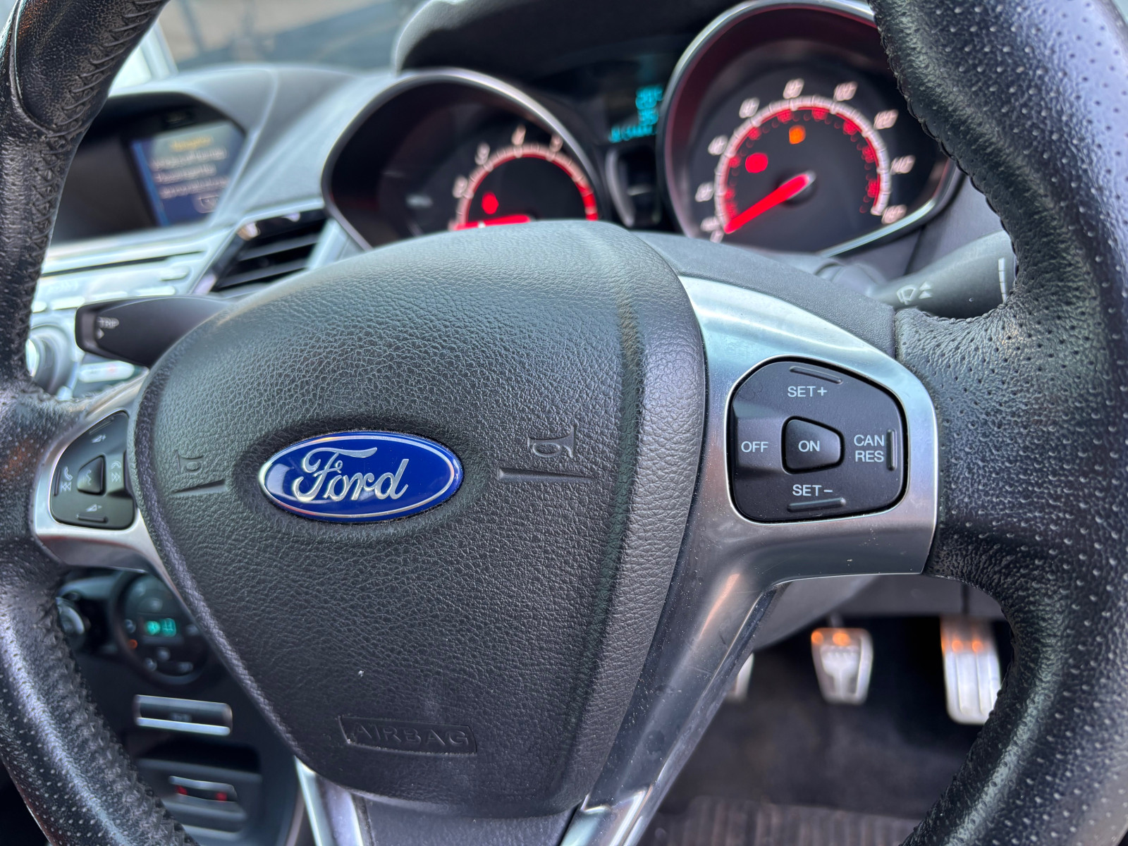 
                                                Voiture
                                                 Ford Fiesta ST-3