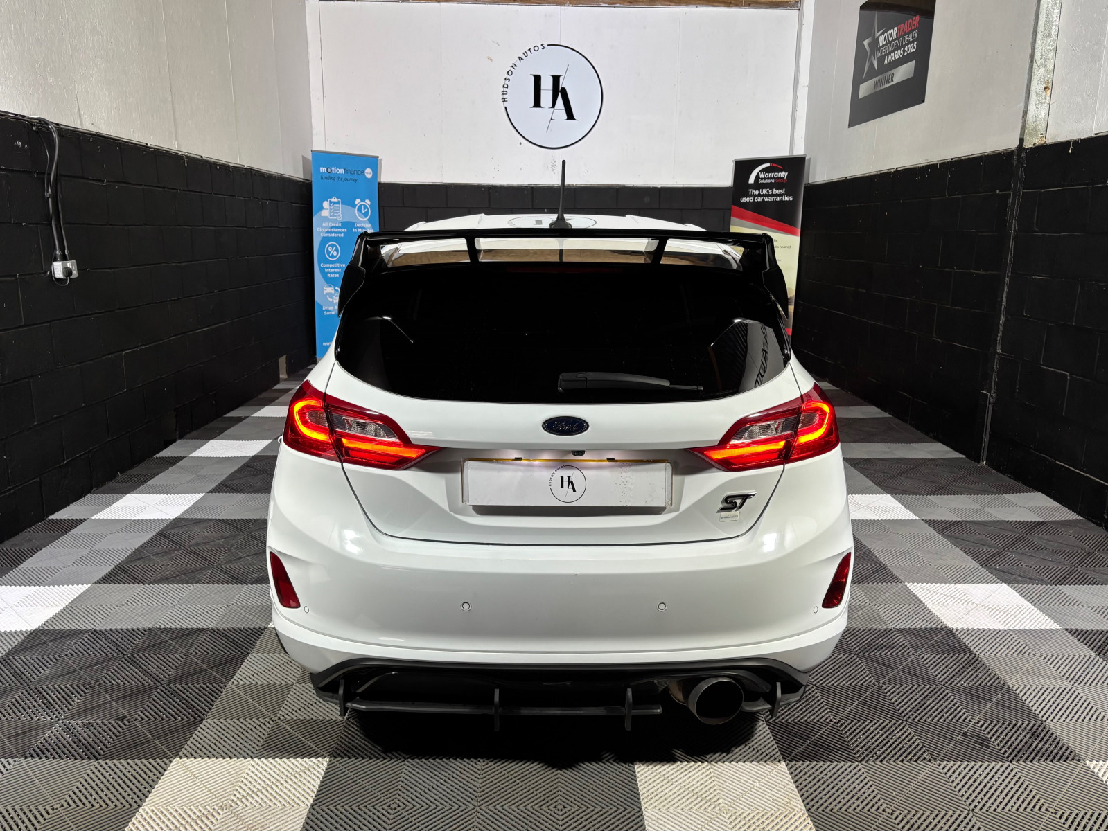 
                                                Voiture
                                                 Ford Fiesta ST-3