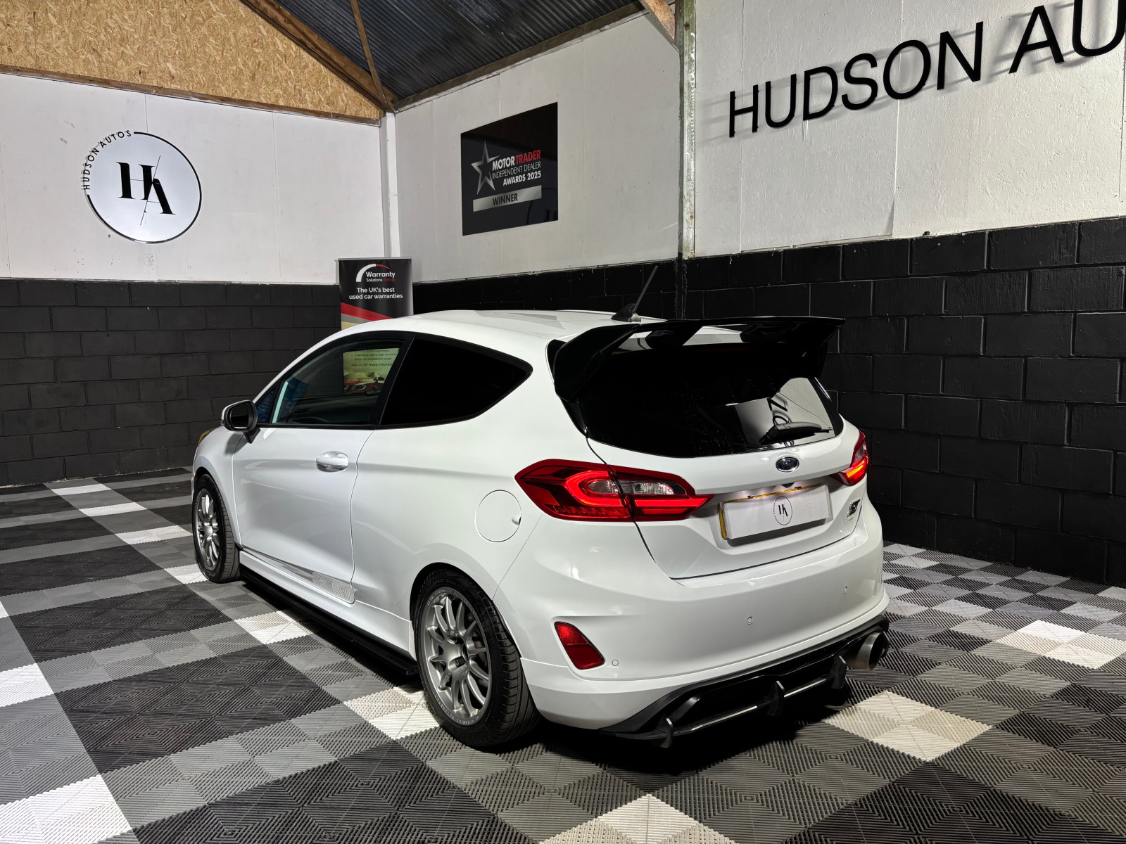 
                                                Voiture
                                                 Ford Fiesta ST-3