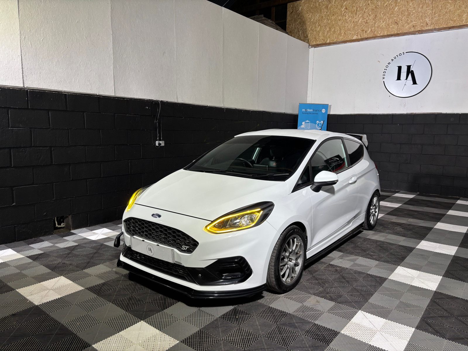 
                                                Voiture
                                                 Ford Fiesta ST-3