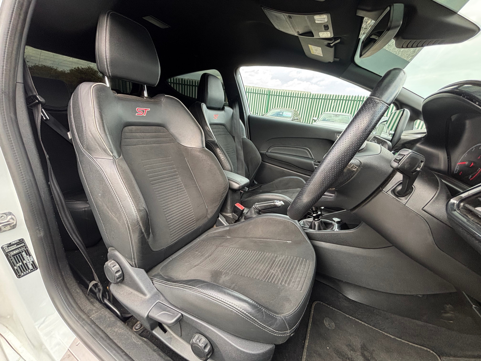 
                                                Voiture
                                                 Ford Fiesta ST-3