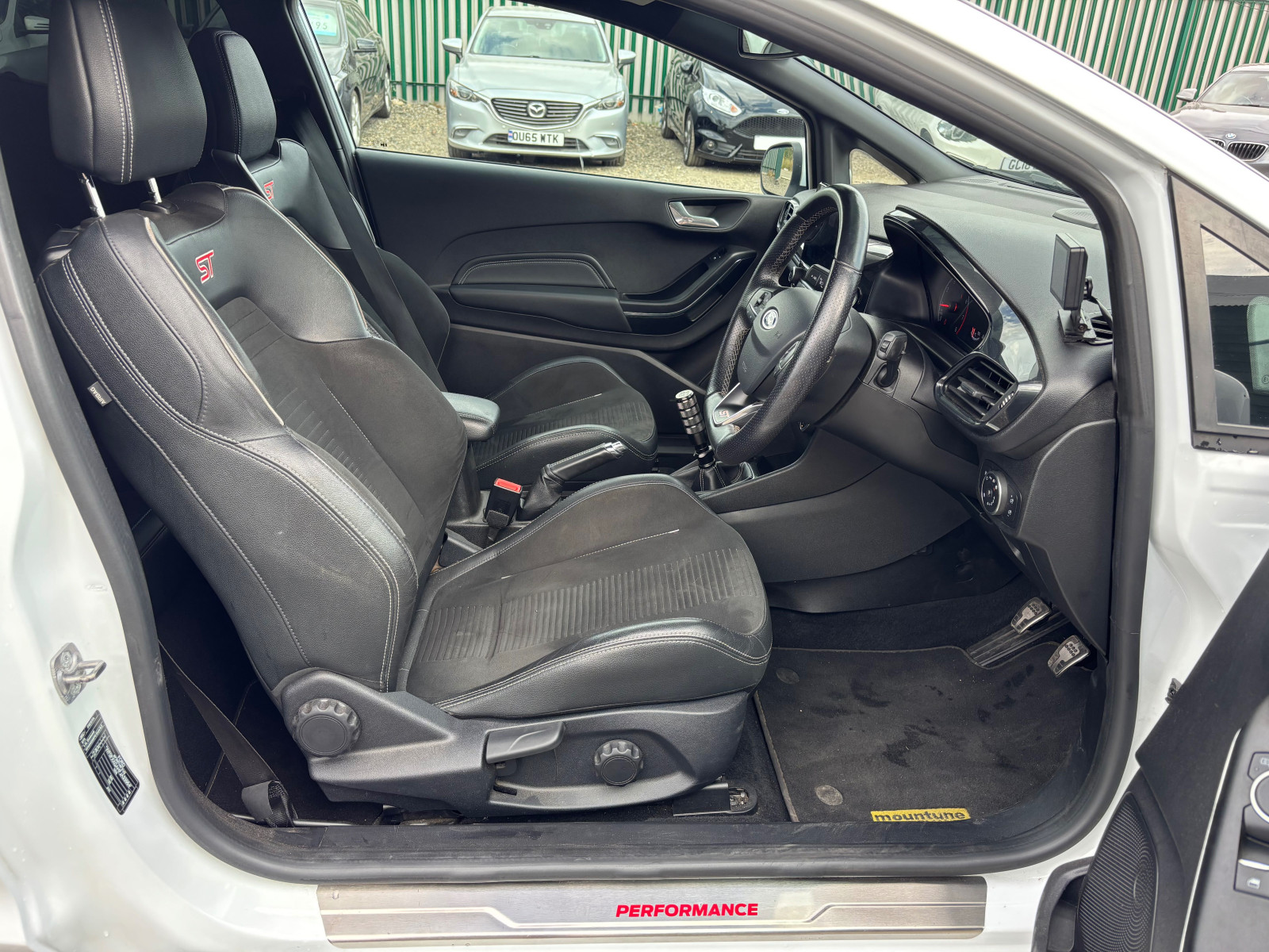 
                                                Voiture
                                                 Ford Fiesta ST-3