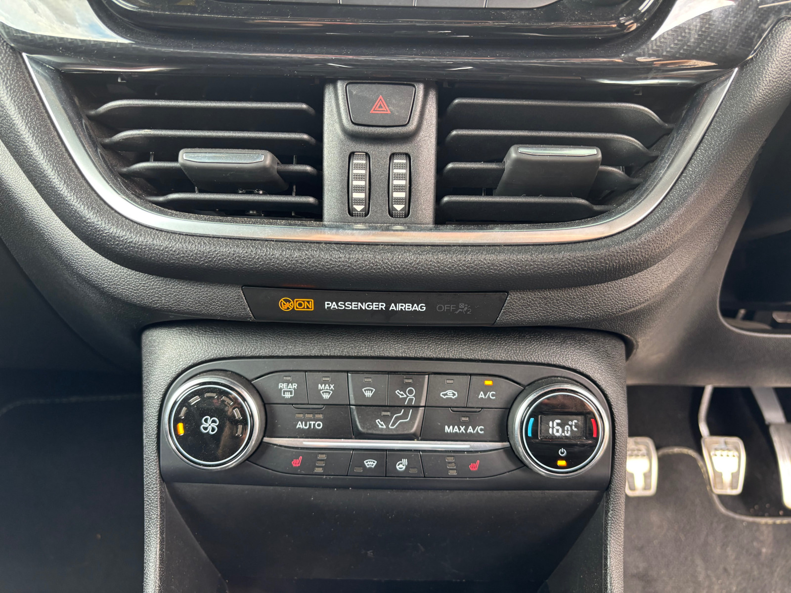 
                                                Voiture
                                                 Ford Fiesta ST-3