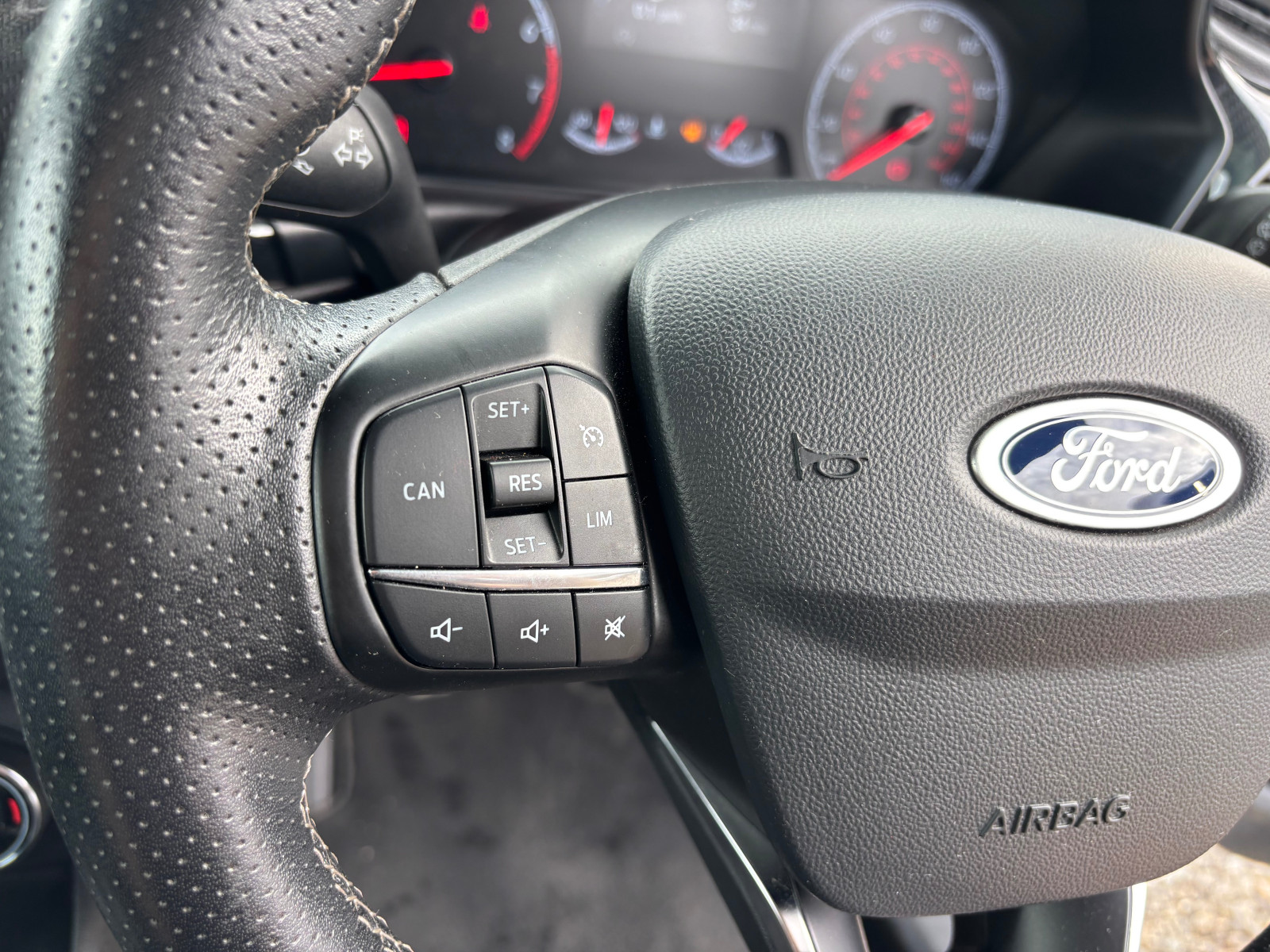 
                                                Voiture
                                                 Ford Fiesta ST-3