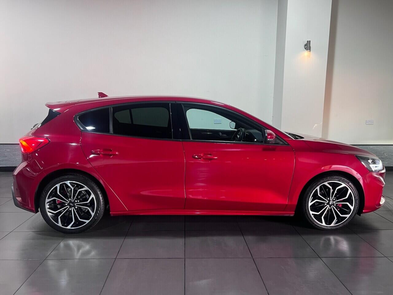 Voiture
                                                 Ford Focus 1.5 EcoBlue ST-Line X Hatchback 5dr Diesel Manual Euro 6 (s/s) (120 ps)