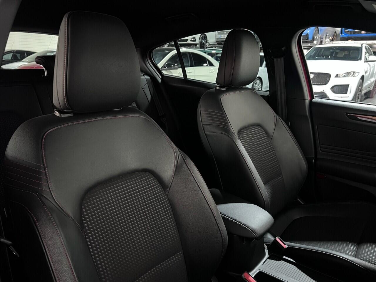 Voiture
                                                 Ford Focus 1.5 EcoBlue ST-Line X Hatchback 5dr Diesel Manual Euro 6 (s/s) (120 ps)