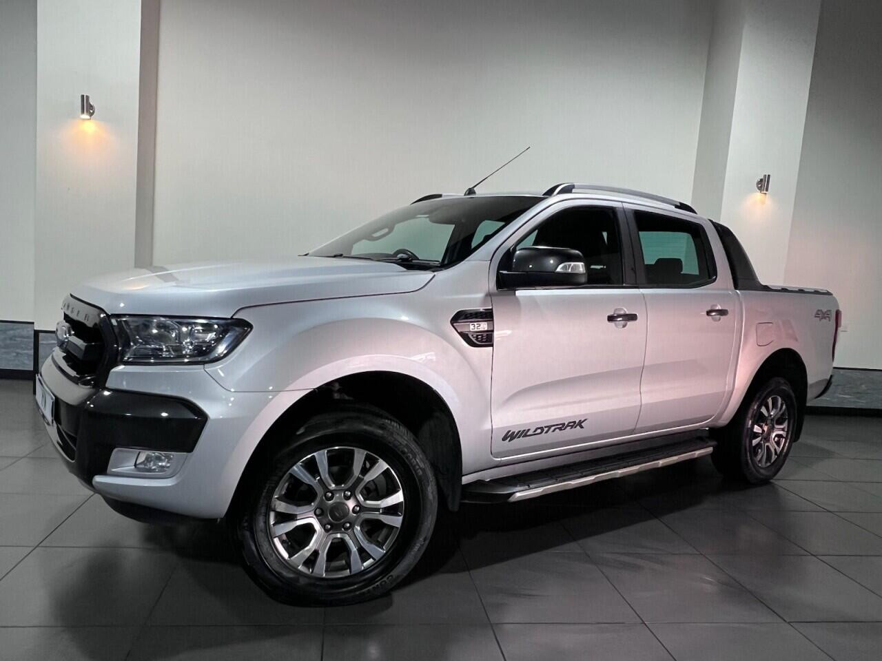 Voiture
                                                 Ford Ranger 3.2 TDCi Wildtrak Pickup Double Cab 4dr Diesel Auto 4WD Euro 5 (200 ps) Pickup