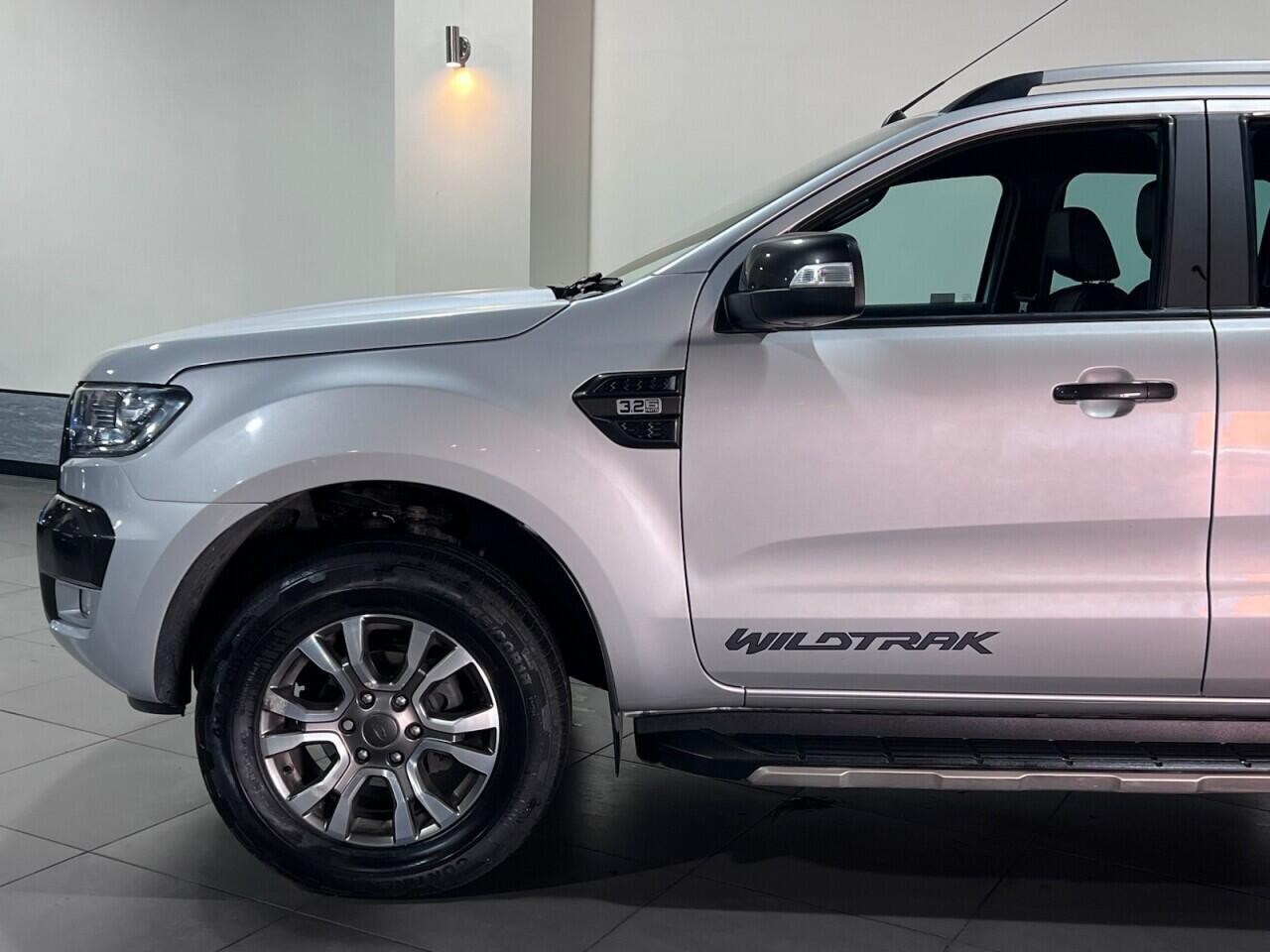 Voiture
                                                 Ford Ranger 3.2 TDCi Wildtrak Pickup Double Cab 4dr Diesel Auto 4WD Euro 5 (200 ps) Pickup