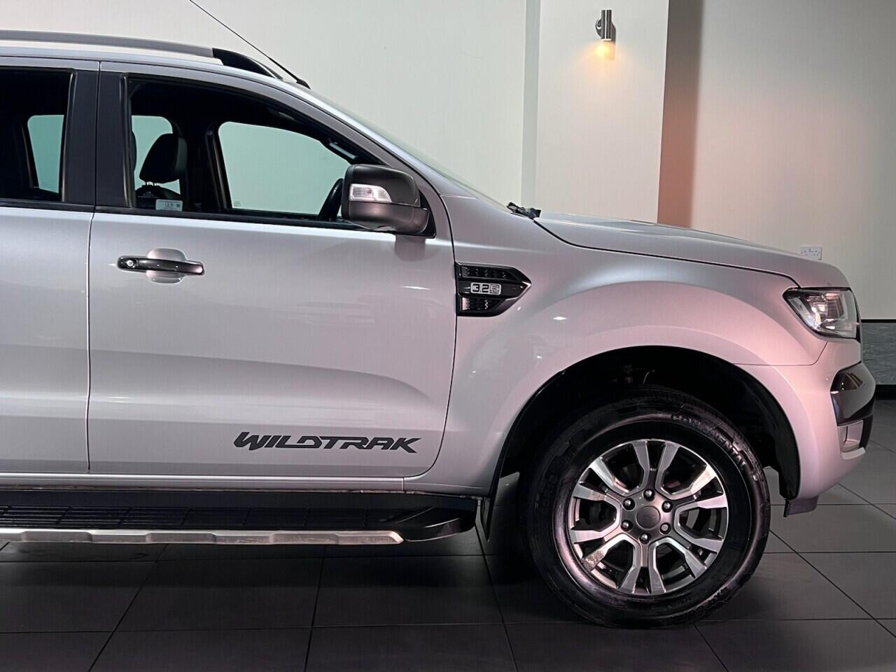 Voiture
                                                 Ford Ranger 3.2 TDCi Wildtrak Pickup Double Cab 4dr Diesel Auto 4WD Euro 5 (200 ps) Pickup