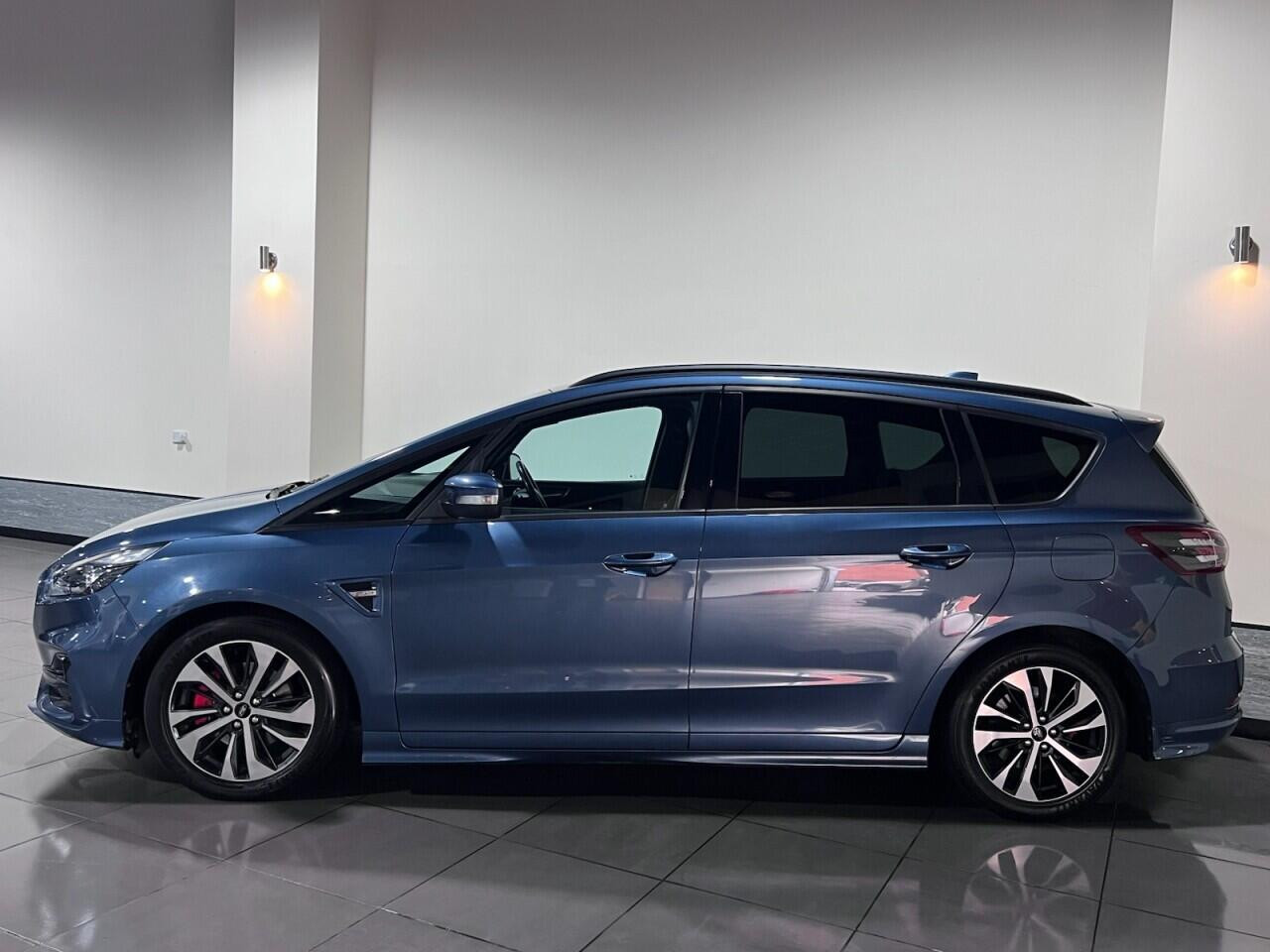 Voiture
                                                 Ford S-Max 2.0 EcoBlue ST-Line MPV 5dr Diesel Auto Euro 6 (s/s) (190 ps)