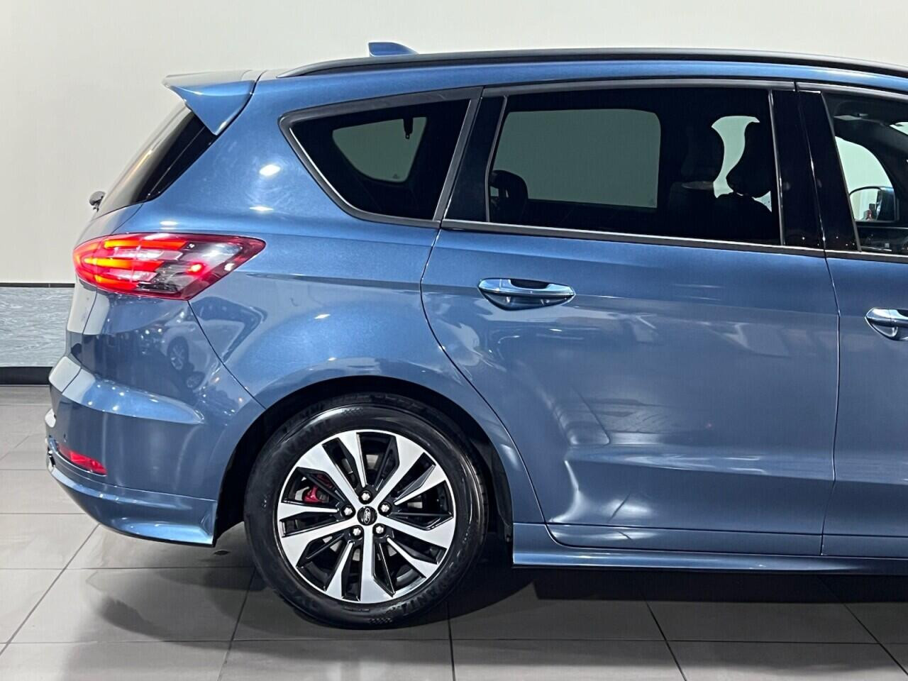 Voiture
                                                 Ford S-Max 2.0 EcoBlue ST-Line MPV 5dr Diesel Auto Euro 6 (s/s) (190 ps)