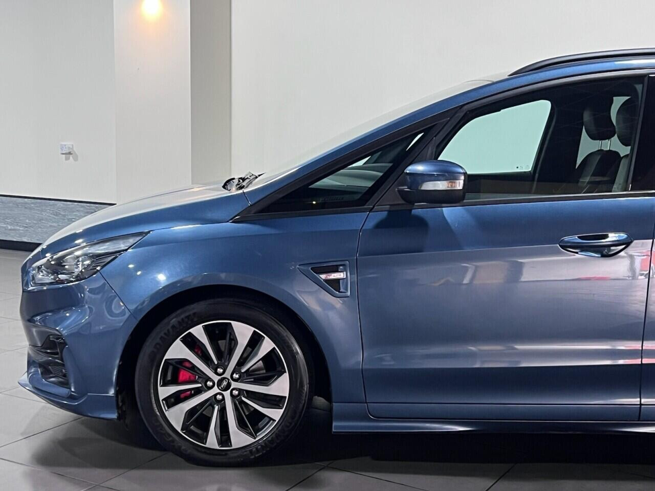 Voiture
                                                 Ford S-Max 2.0 EcoBlue ST-Line MPV 5dr Diesel Auto Euro 6 (s/s) (190 ps)