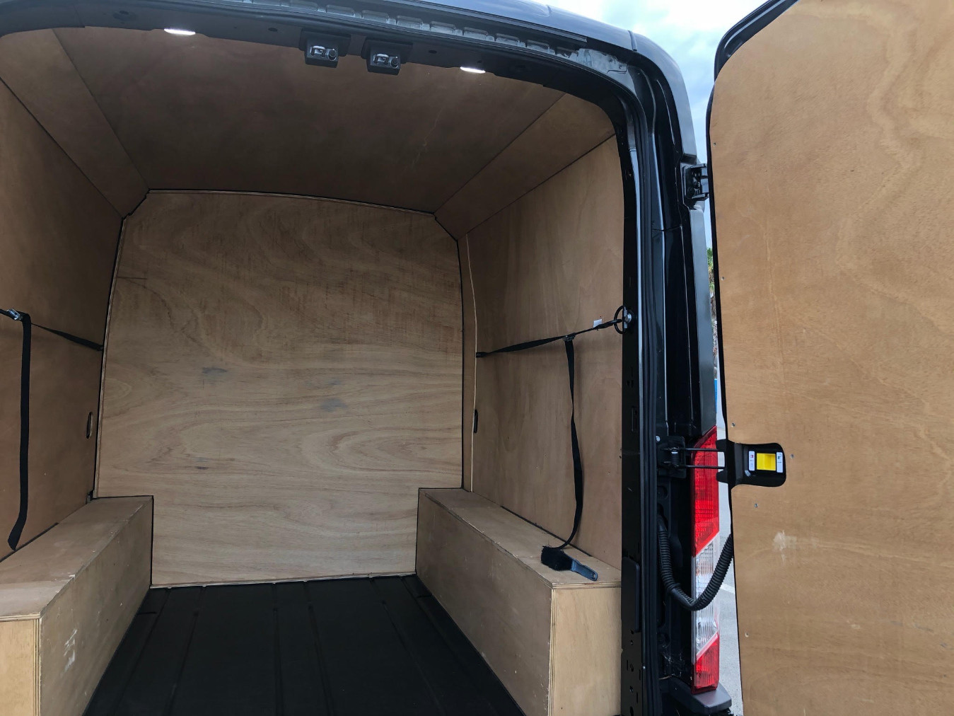 
                                                Utilitaire
                                                 Ford Transit 2T Fg P350