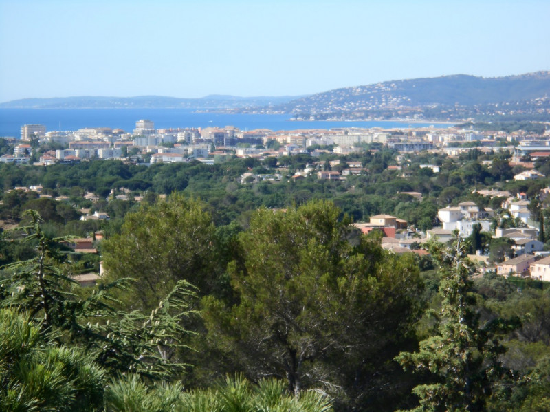 
                                                Vente
                                                 FRENCH RIVIERA ATYPICAL STONES PROPERTY