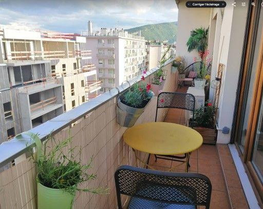 
                                                Location
                                                 Fully furnished Flat (T3) in front train station