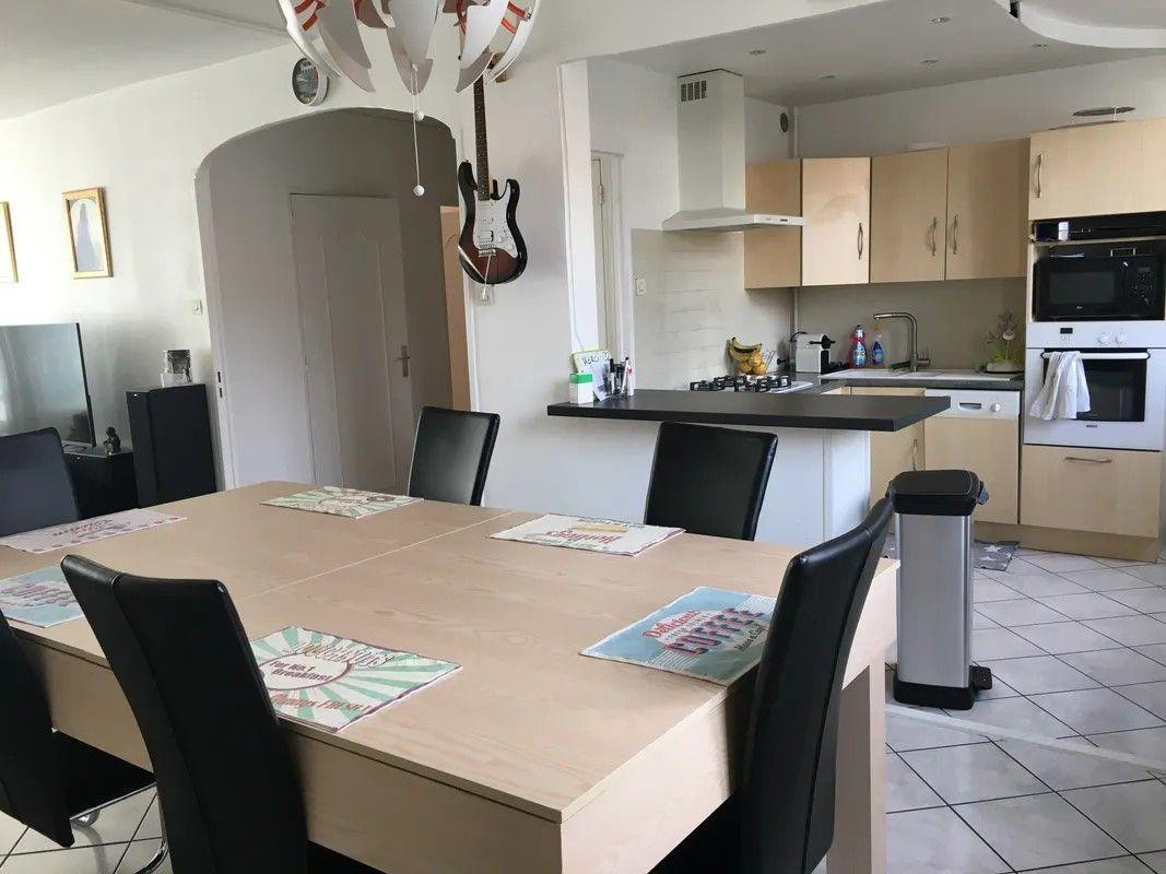 
                                                Location
                                                 Gand F3 70m² centre ville Grenoble