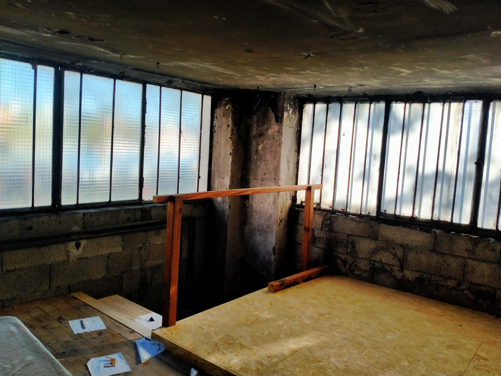 
                                                Vente
                                                 Garage avec espace stockage en mezzanine