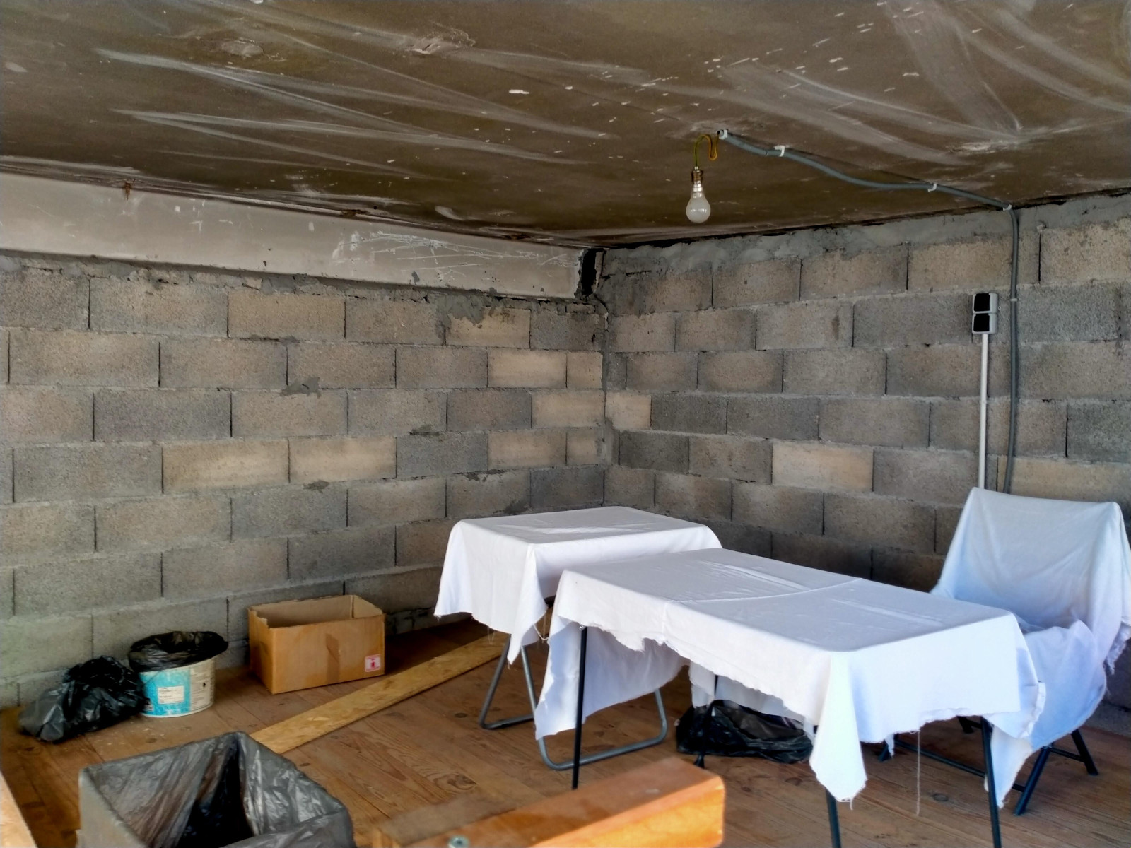 
                                                Vente
                                                 Garage avec espace stockage en mezzanine