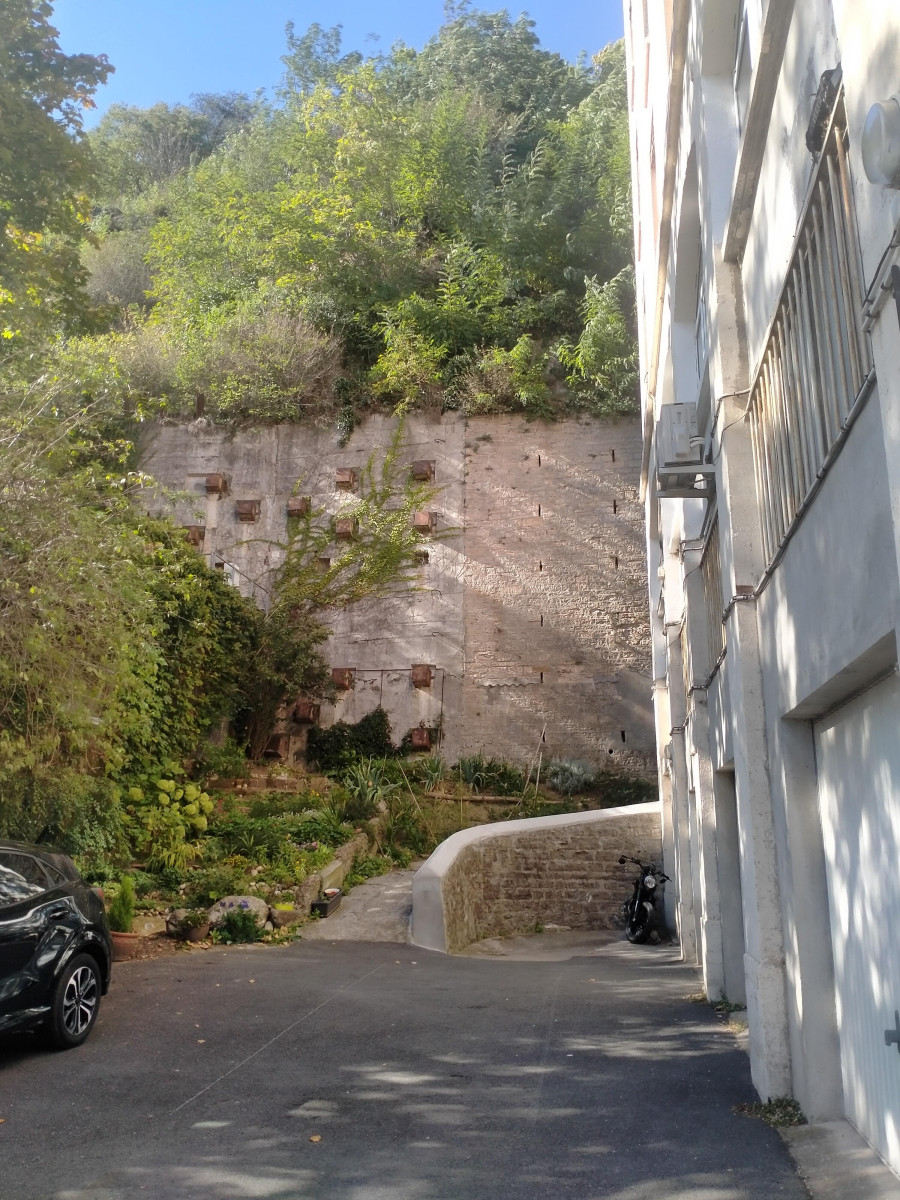 
                                                Vente
                                                 Garage avec espace stockage en mezzanine