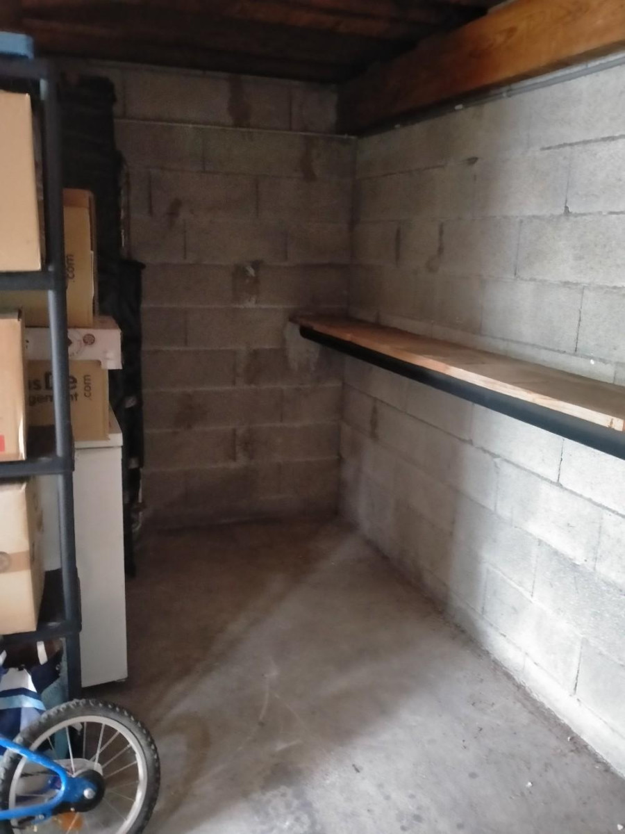 
                                                Vente
                                                 Garage avec espace stockage en mezzanine