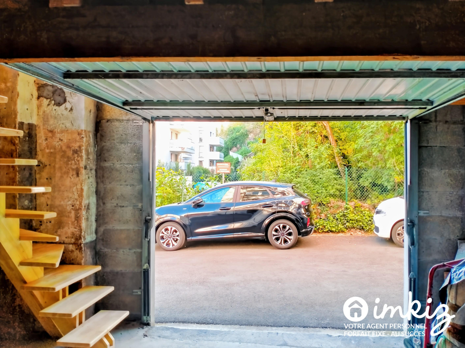 
                                                Vente
                                                 Garage avec espace stockage en mezzanine