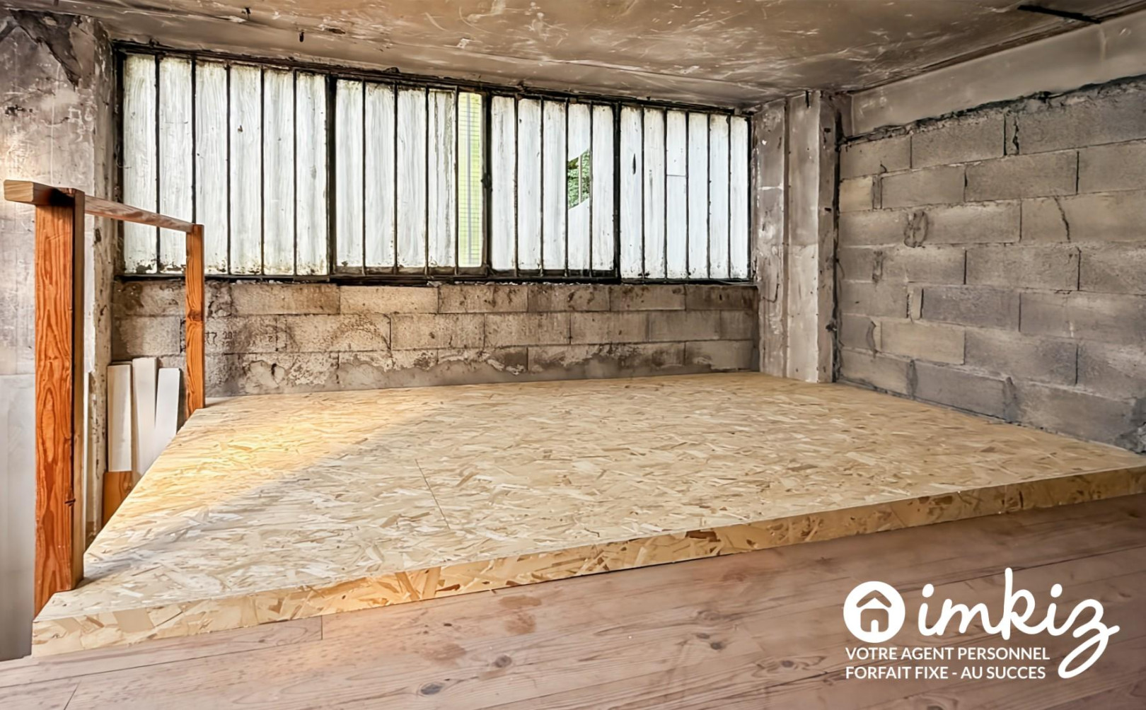 
                                                Vente
                                                 Garage avec espace stockage en mezzanine