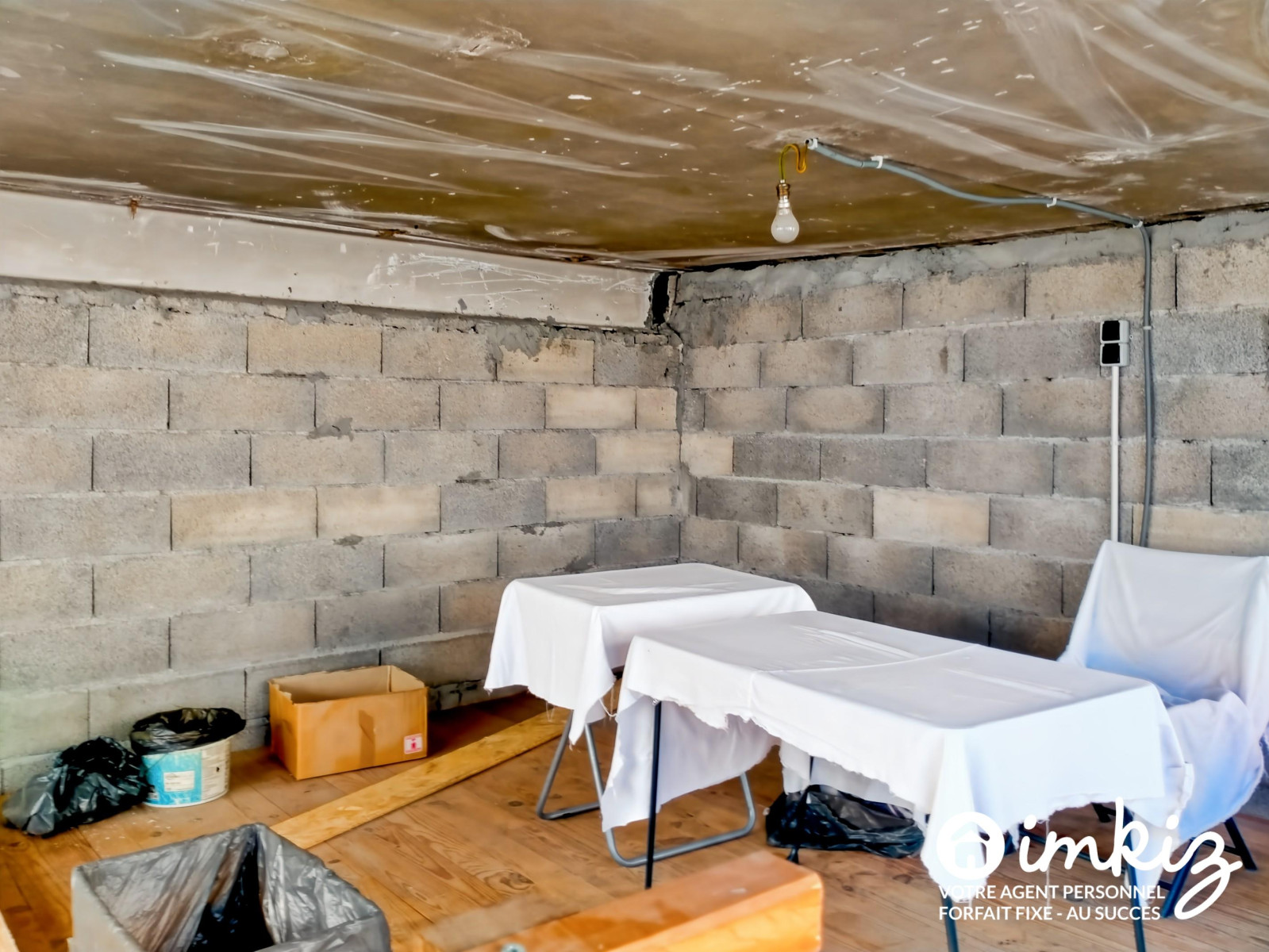 
                                                Vente
                                                 Garage avec espace stockage en mezzanine