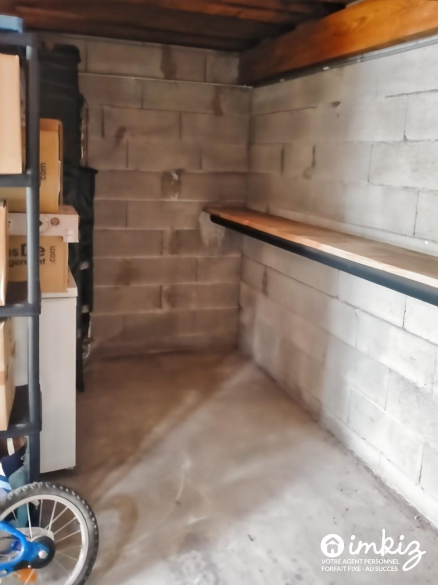 
                                                Vente
                                                 Garage avec espace stockage en mezzanine