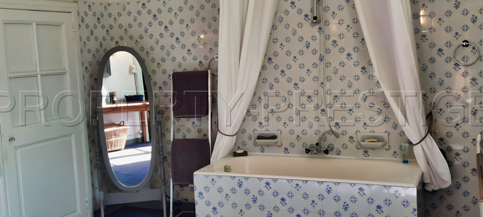 
                                                Vente
                                                 GARD DEMEURE PRIVEE CHATEAU XVIIème