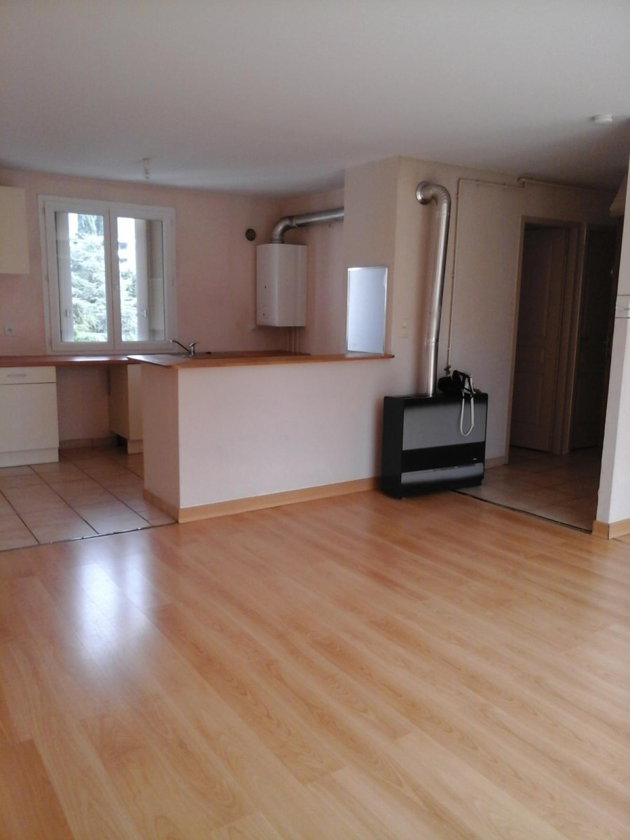 
                                                Location
                                                 Gd F3 traversant et très lumineux
