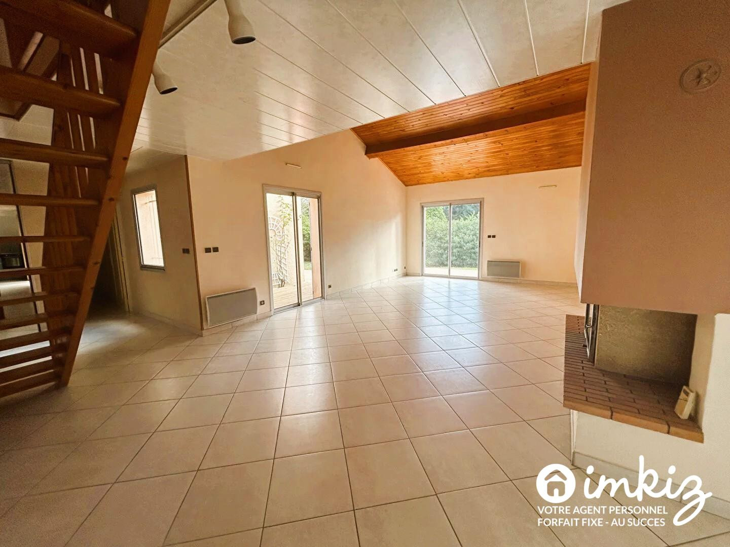 
                                                Vente
                                                 gd séjour, 4 chambres,sdb avec balnéo, cuisine neu