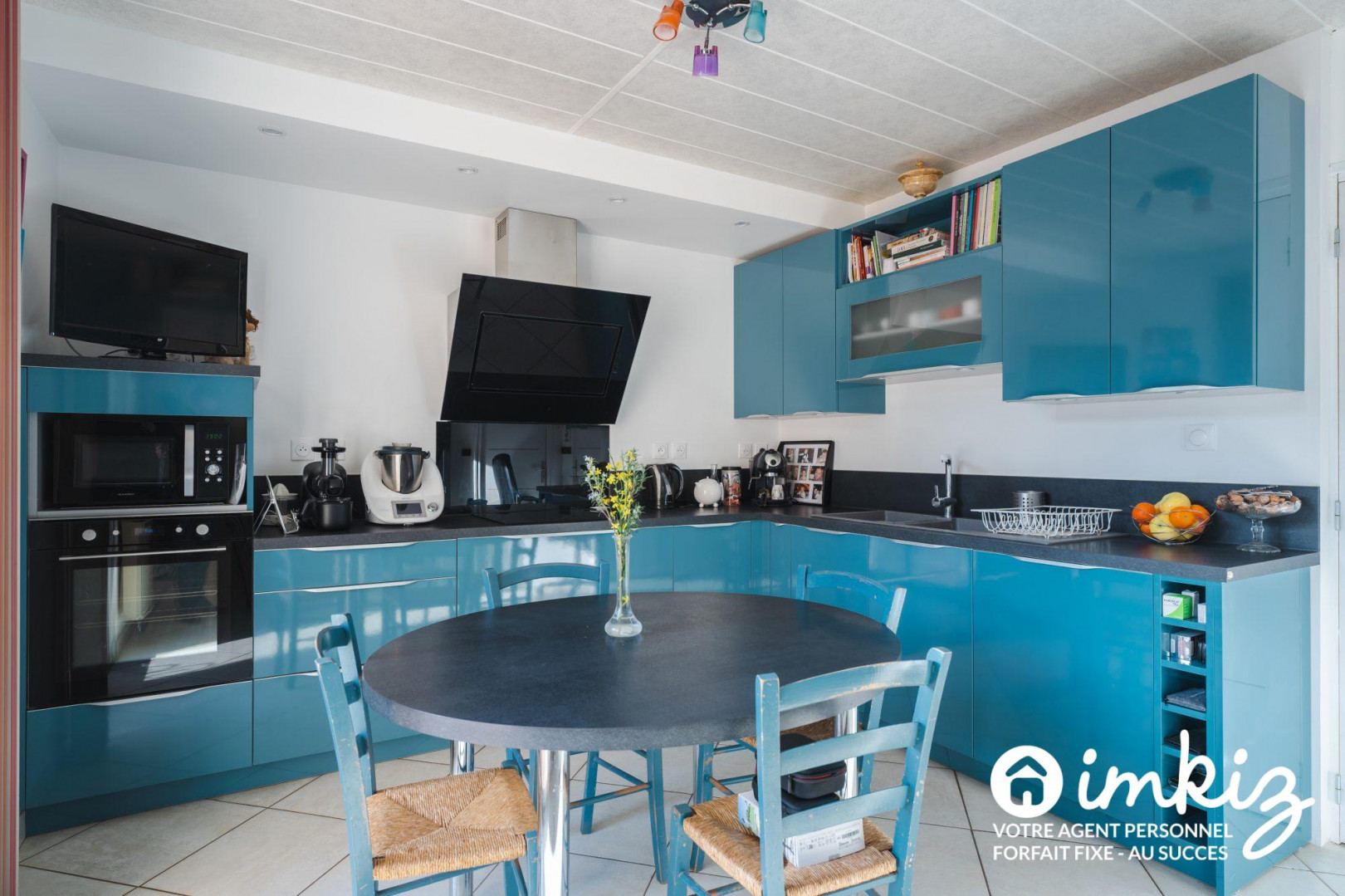 
                                                Vente
                                                 gd séjour, 4 chambres,sdb avec balnéo, cuisine neu