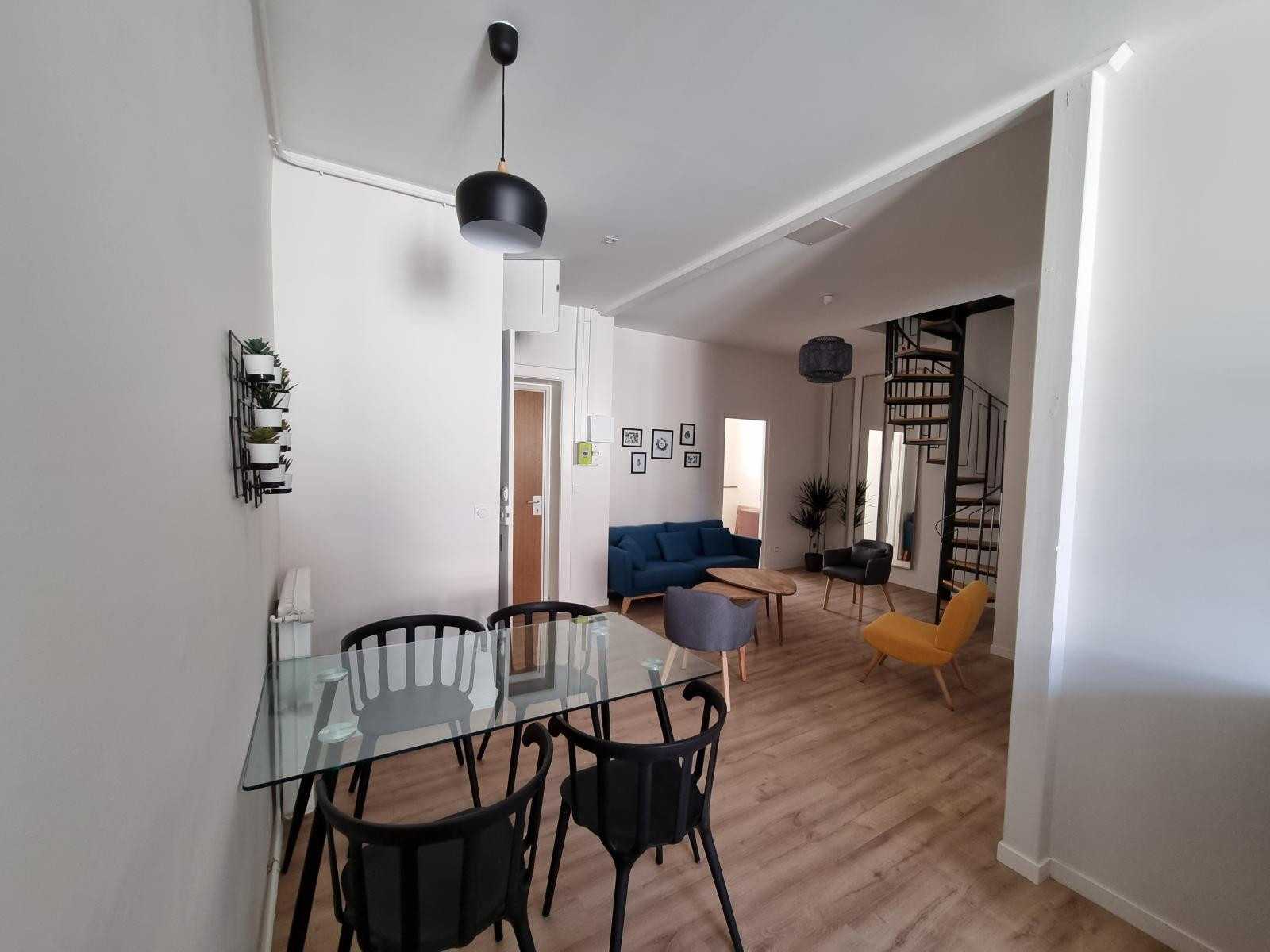 
                                                Colocation
                                                 Gde chambre 20m² avec SdB privée - 500m du métro