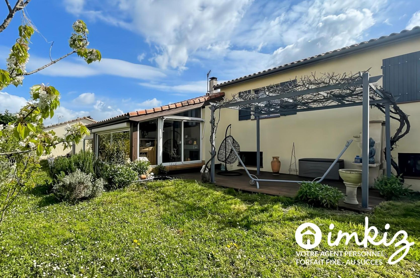 
                                                Vente
                                                 Gde Maison T6 au calme à Castelginest