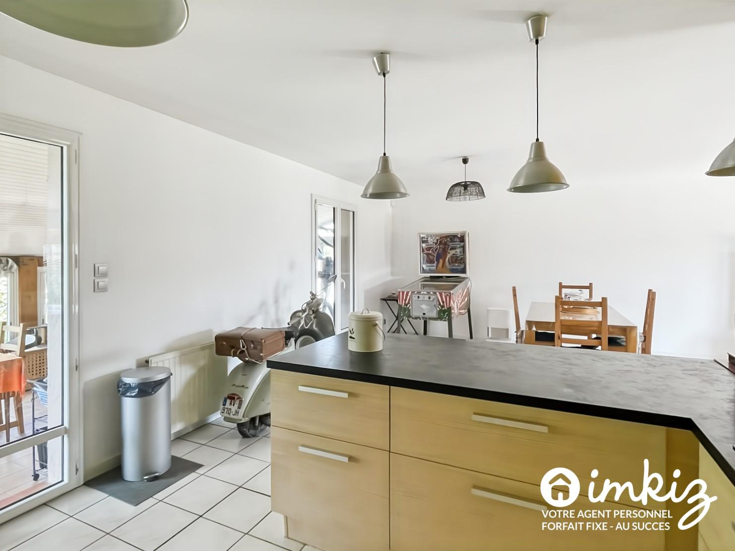
                                                Vente
                                                 Gde Maison T6 au calme à Castelginest