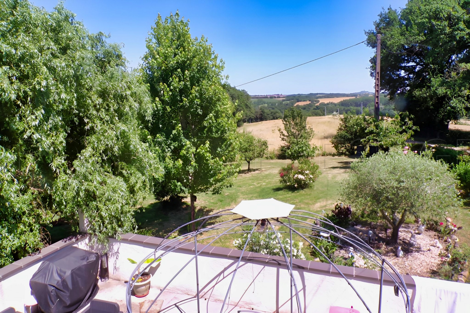 
                                                Vente
                                                 GERS AUTHENTIQUE MAISON 145 M² + 1 HA