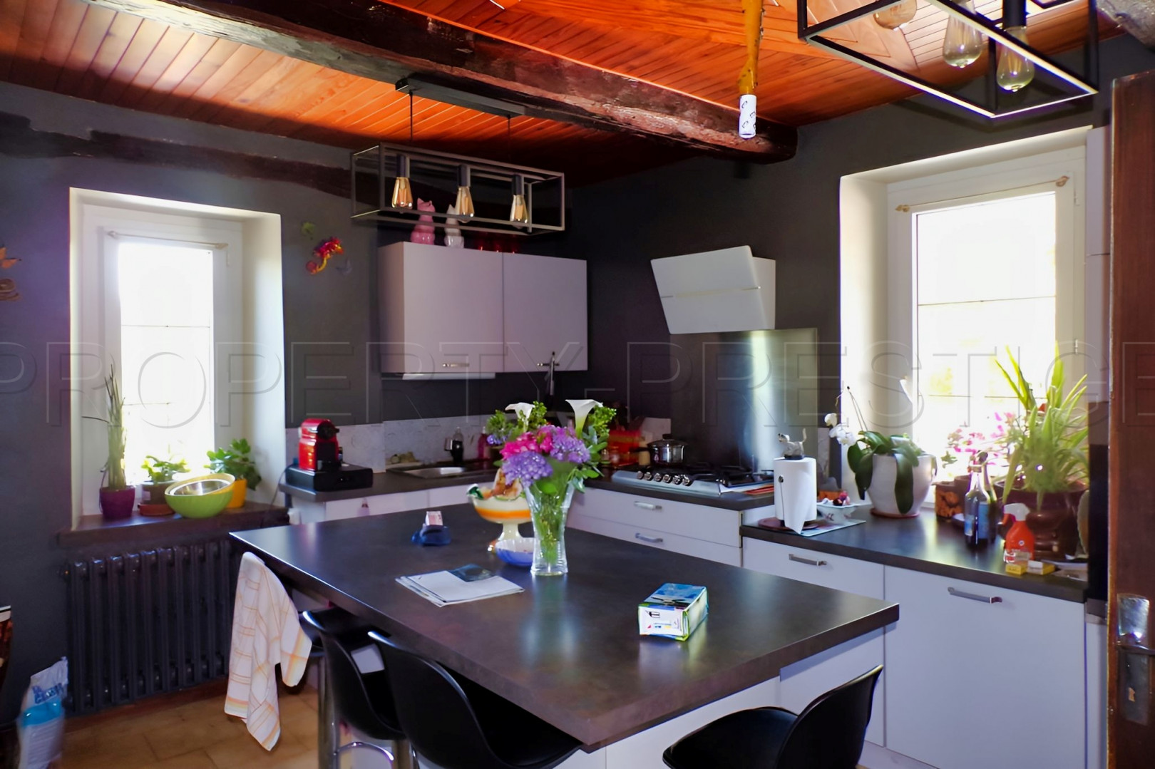 
                                                Vente
                                                 GERS AUTHENTIQUE MAISON 145 M² + 1 HA