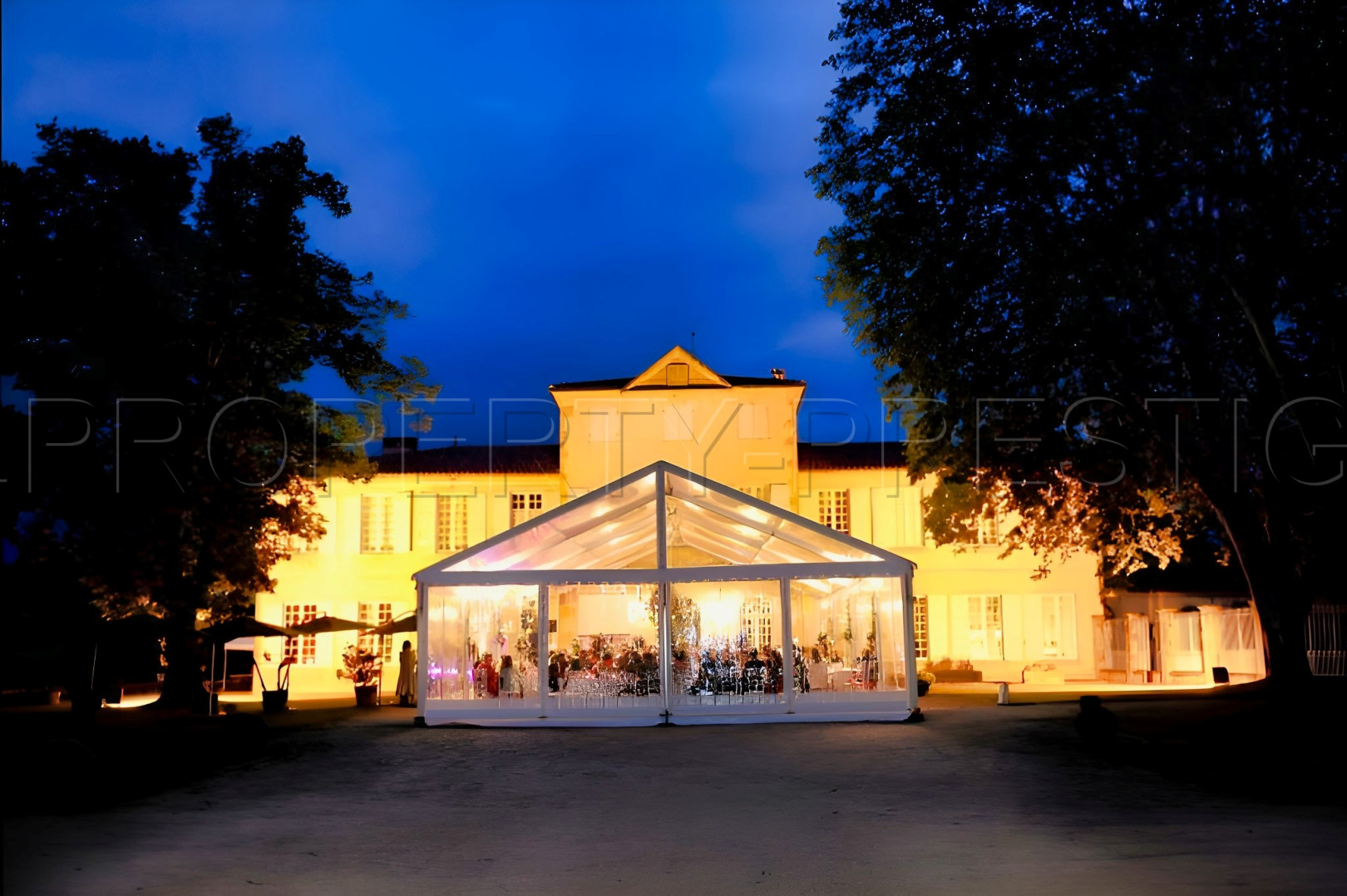 
                                                Vente
                                                 GERS CHATEAU XVIIIème 70 HA LAC 19 HA