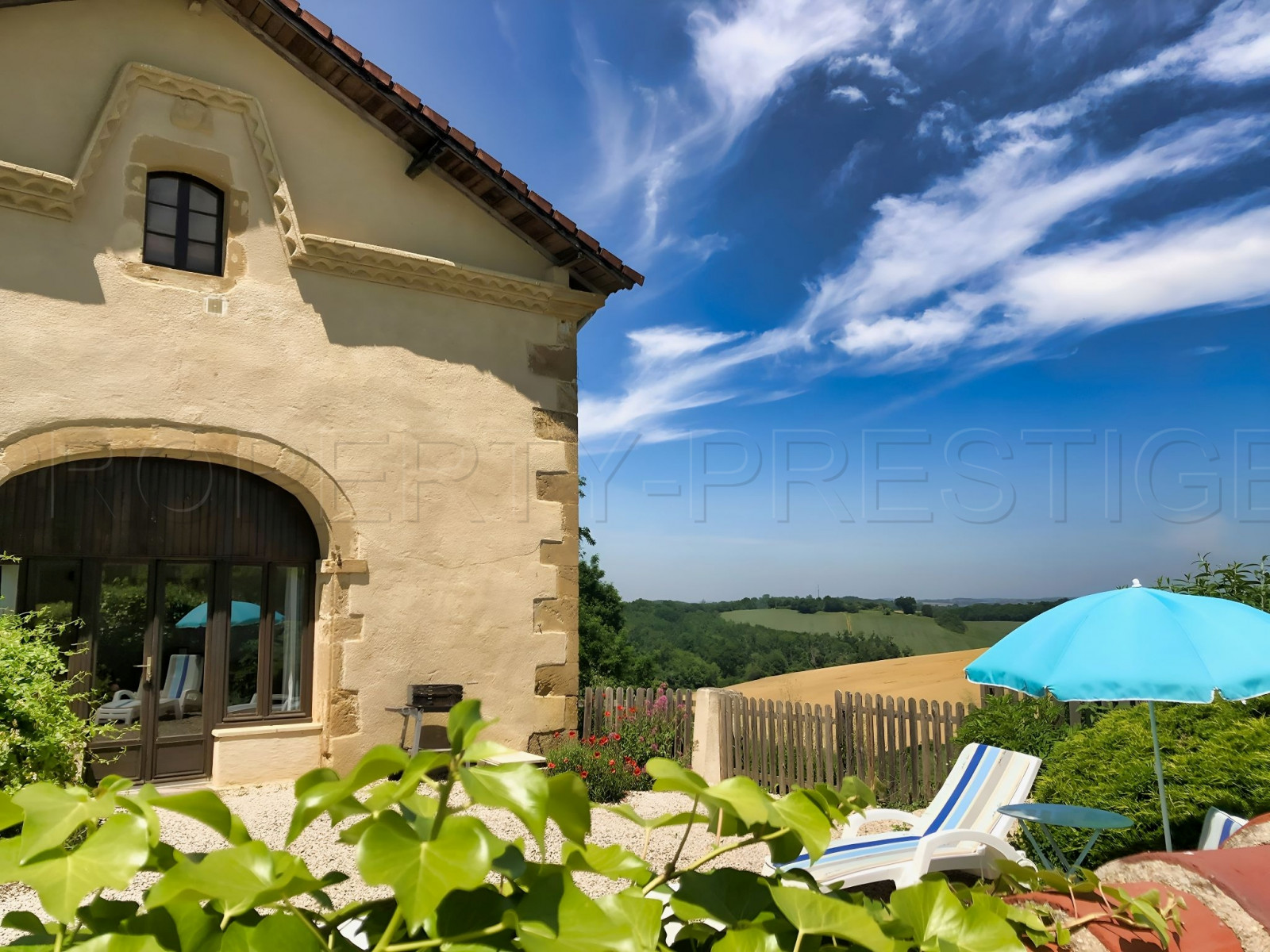 
                                                Vente
                                                 GERS DOMAINE XVIIIème GITES 1,8HA