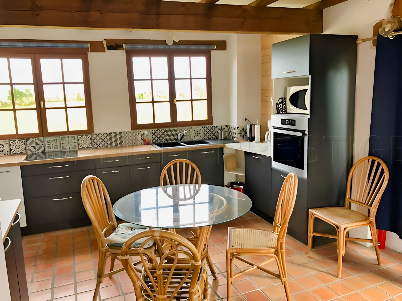
                                                Vente
                                                 GERS DOMAINE XVIIIème GITES 1,8HA