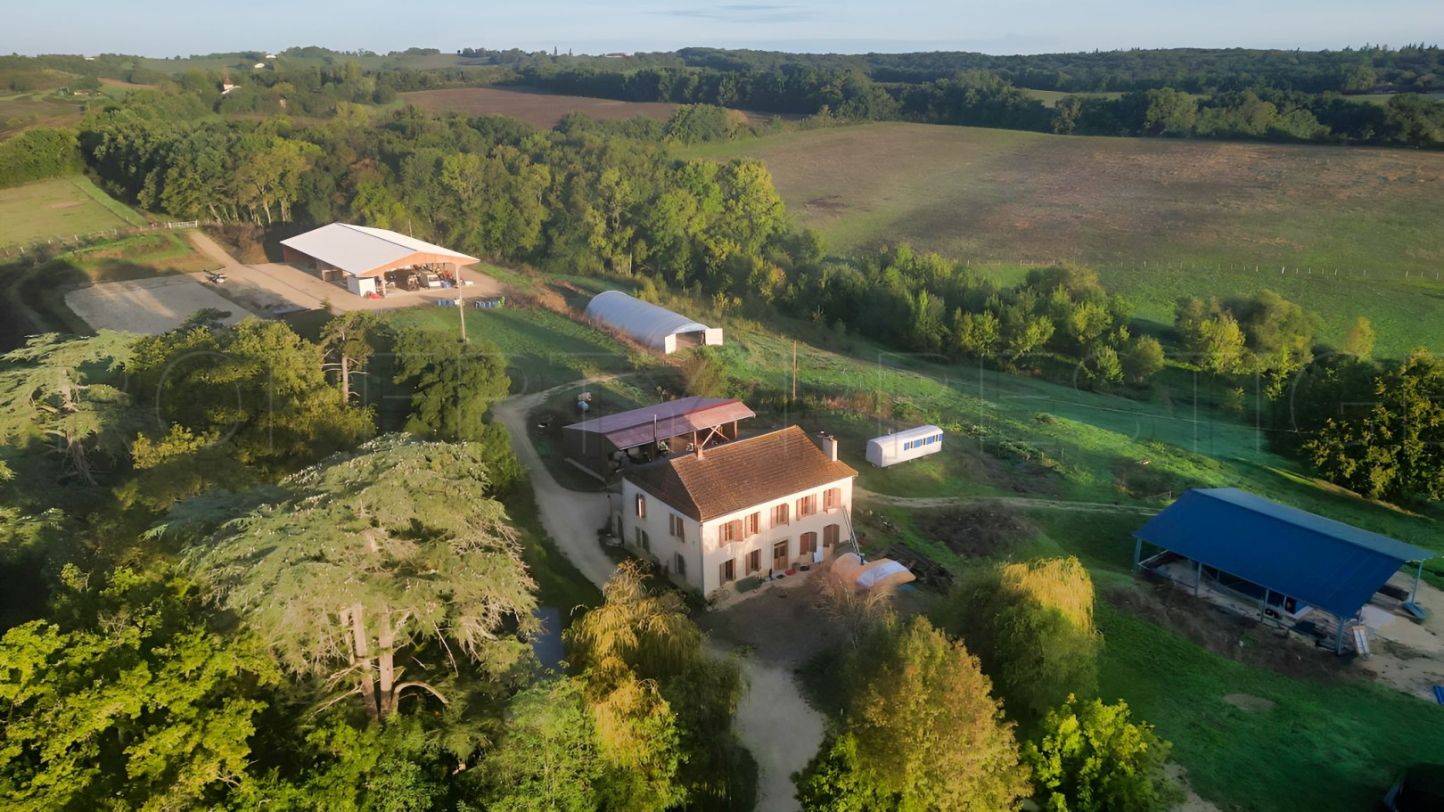 
                                                Vente
                                                 GERS Ferme autonome et bioclimatique 42 Ha