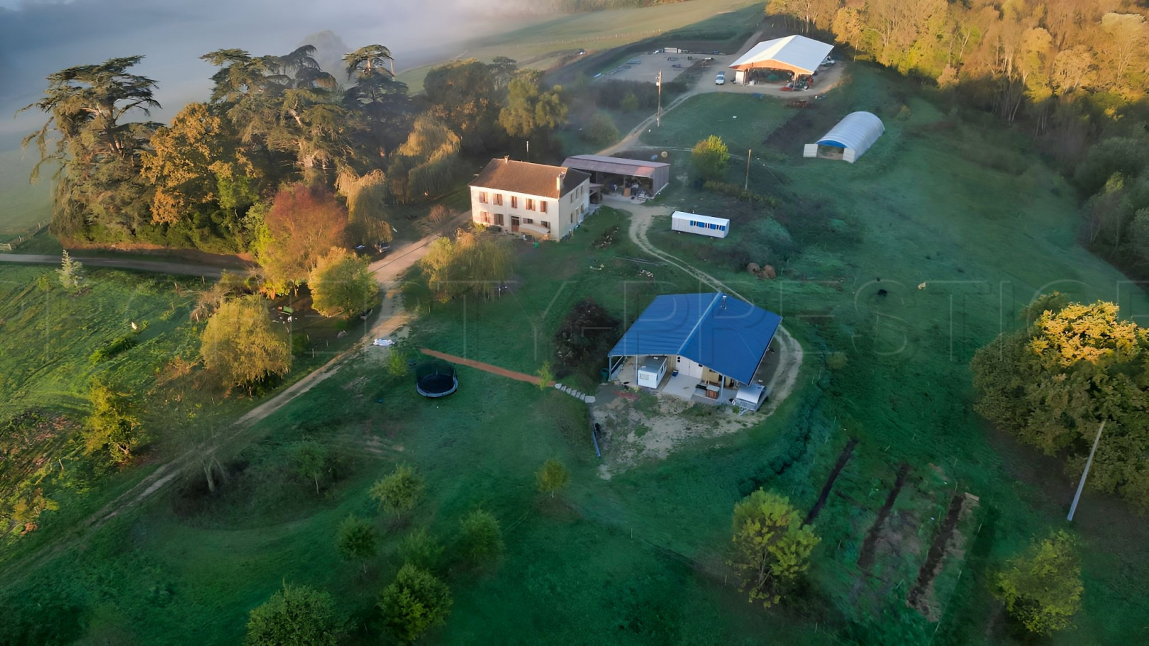 
                                                Vente
                                                 GERS Ferme autonome et bioclimatique 42 Ha