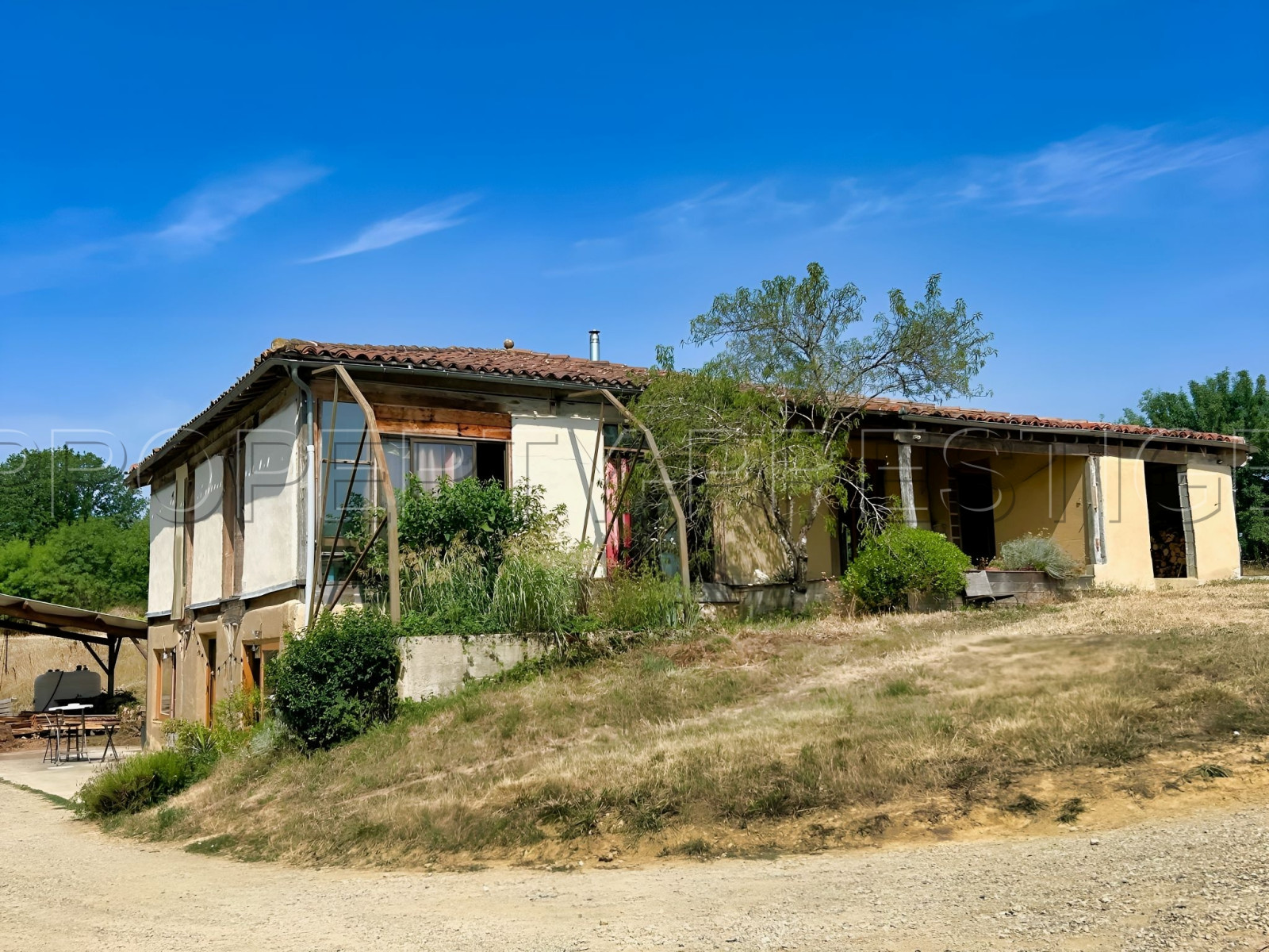 
                                                Vente
                                                 GERS FERME BIO 50 HA