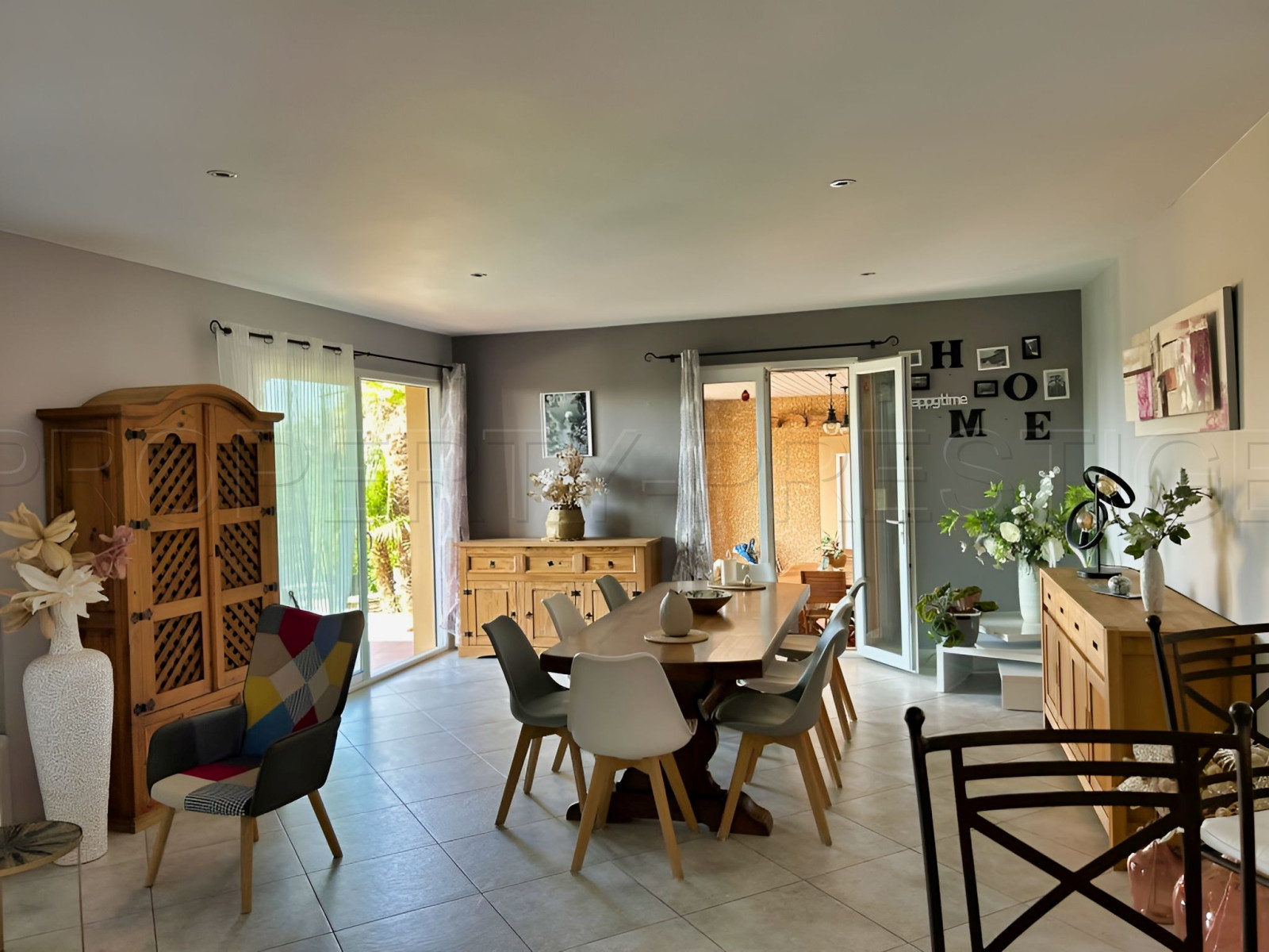 
                                                Vente
                                                 GERS PROPRIETE DE CHARME AVEC PISCINE SUR 8 800 M²