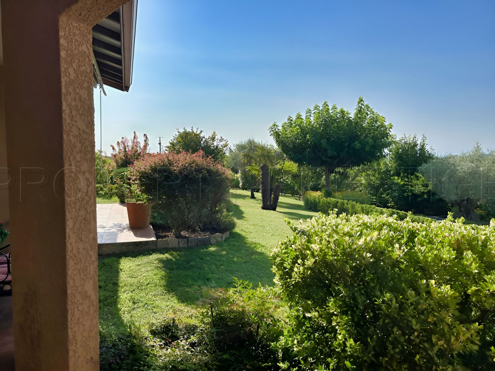 
                                                Vente
                                                 GERS PROPRIETE DE CHARME AVEC PISCINE SUR 8 800 M²
