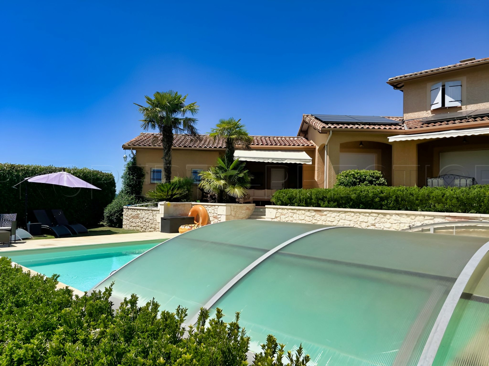 
                                                Vente
                                                 GERS PROPRIETE DE CHARME AVEC PISCINE SUR 8 800 M²