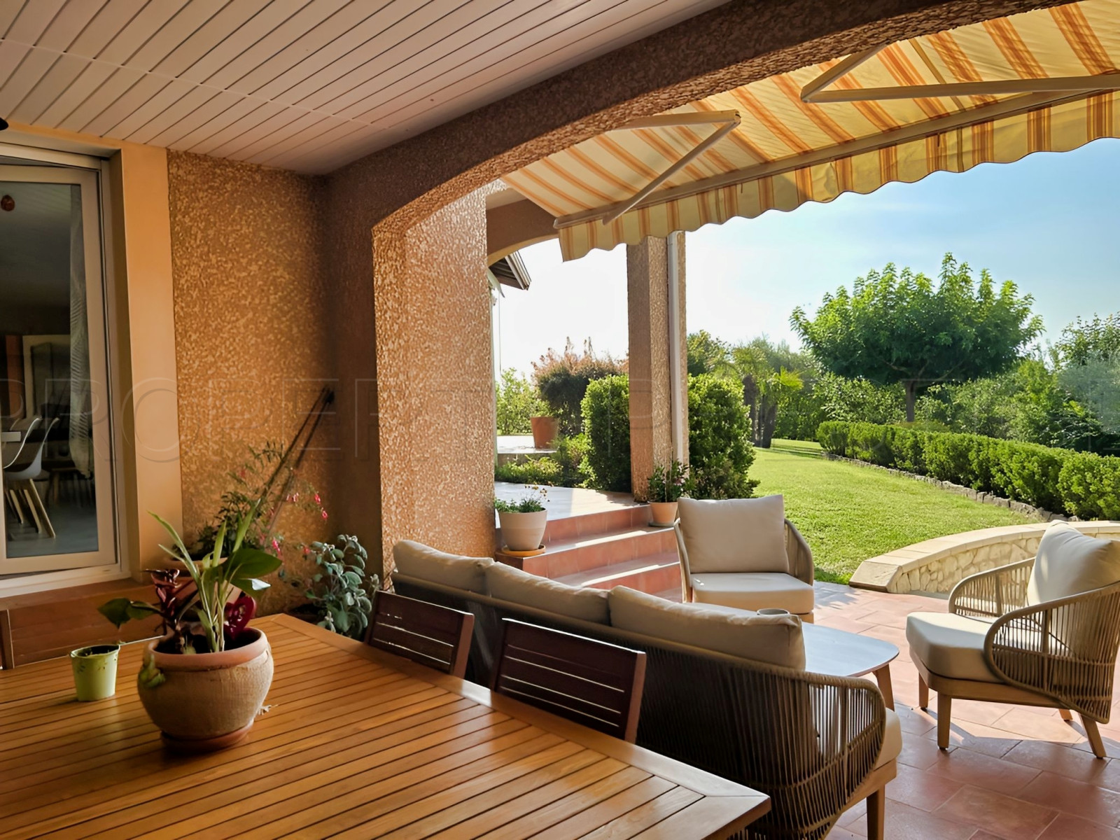 
                                                Vente
                                                 GERS PROPRIETE DE CHARME AVEC PISCINE SUR 8 800 M²